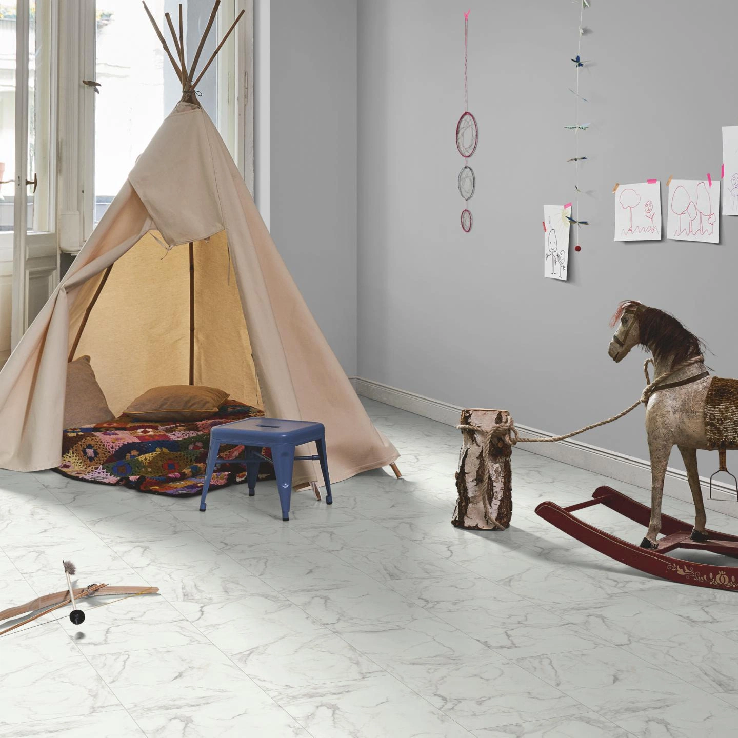 Milieubild Kinderzimmer in Stadtwohnung - Parador Klick-Designboden Modular ONE Hydron Mamor Eos weiß Milieubild Kinderzimmer in Stadtwohnung - Parador 1748745