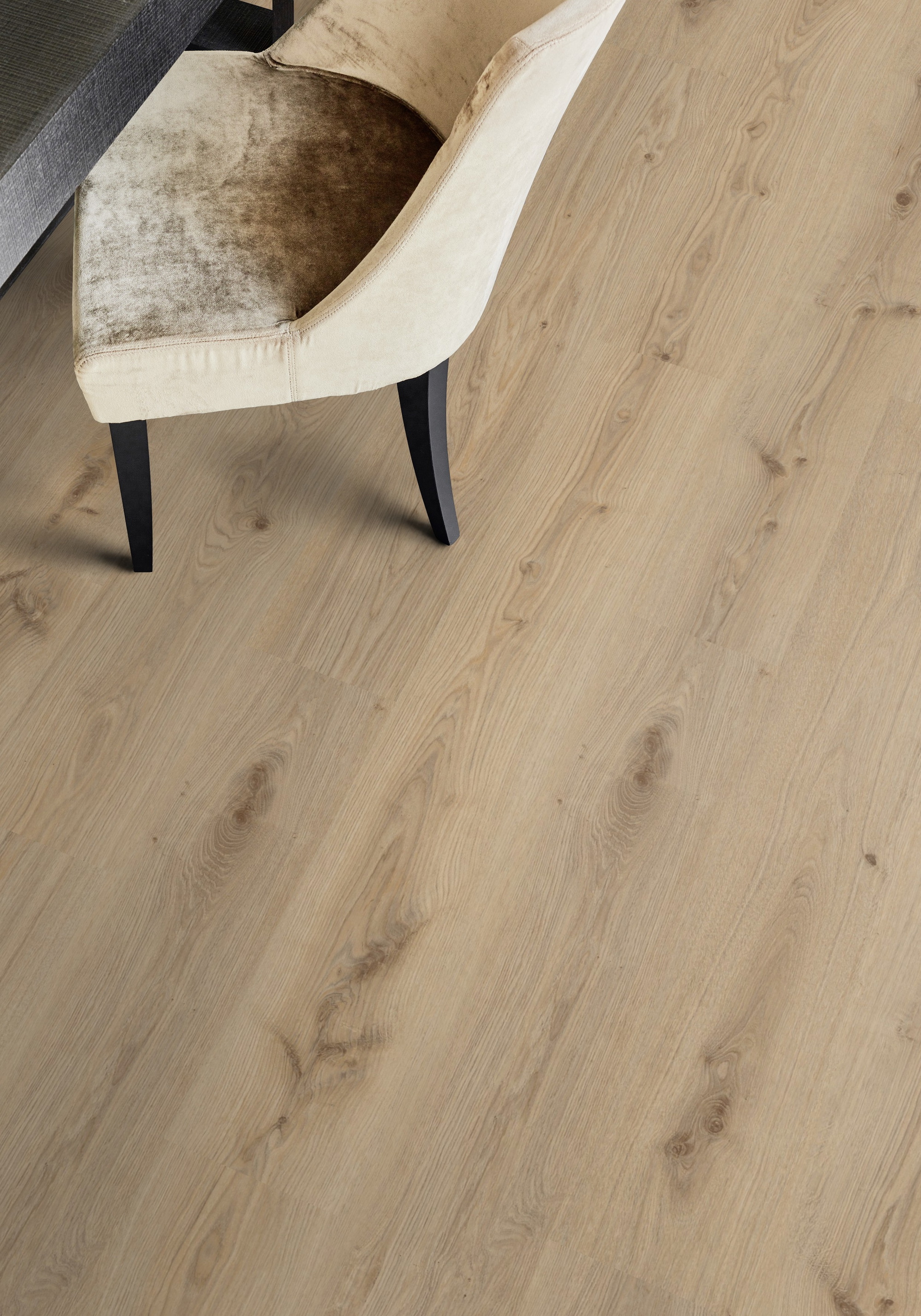 Milieubild Esszimmer - Draufsicht - Tarkett Klebe-Vinyl Essence 55 Primary Oak Natural Milieubild Esszimmer - Draufsicht - Tarkett 260053004