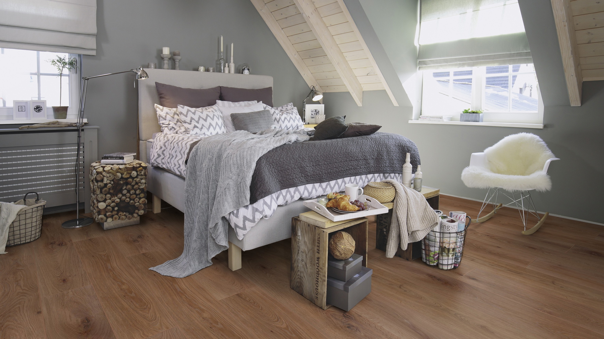 Milieubild Schlafzimmer im modernen Dachgeschoss - wineo MLP312R
