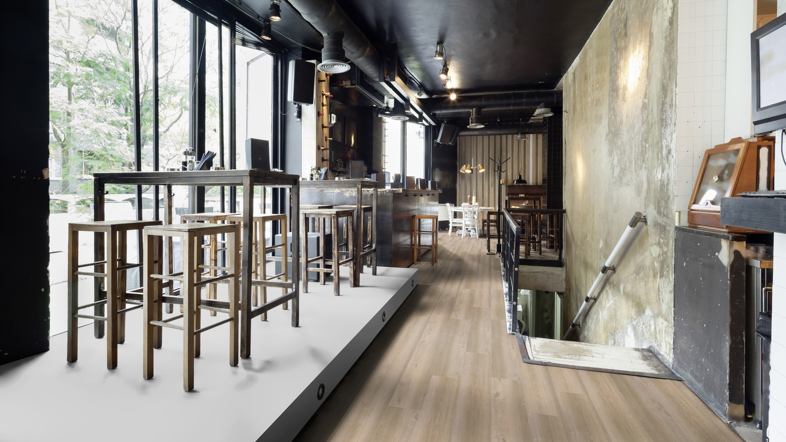 Milieubild Restaurant - Bar mit Tischen und Hockern - wineo PL097R
