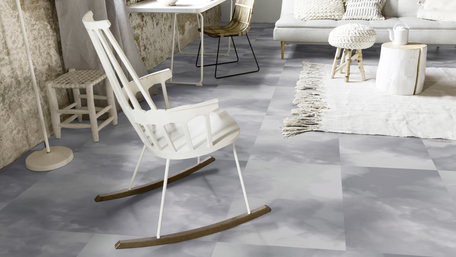 Milieubild Wohnzimmer mit Schaukelstuhl im skandinavischen Stil - Forbo Flooring 243750