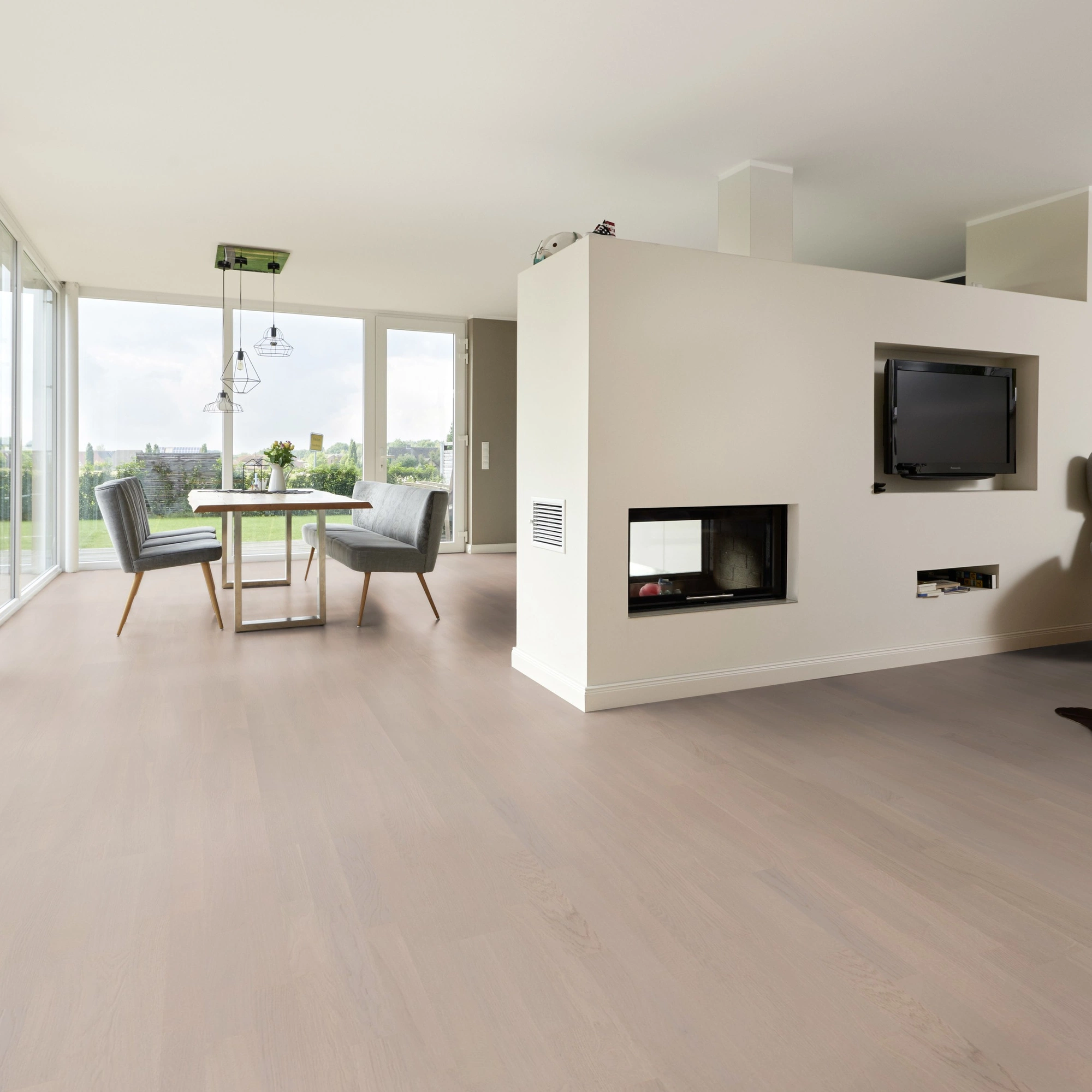 Milieubild Wohnzimmer mit Essbereich und Kamin - ter Hürne Parkett Tailored Collection Eiche Fendant Milieubild Wohnzimmer mit Essbereich und Kamin - ter Hürne 1101312490