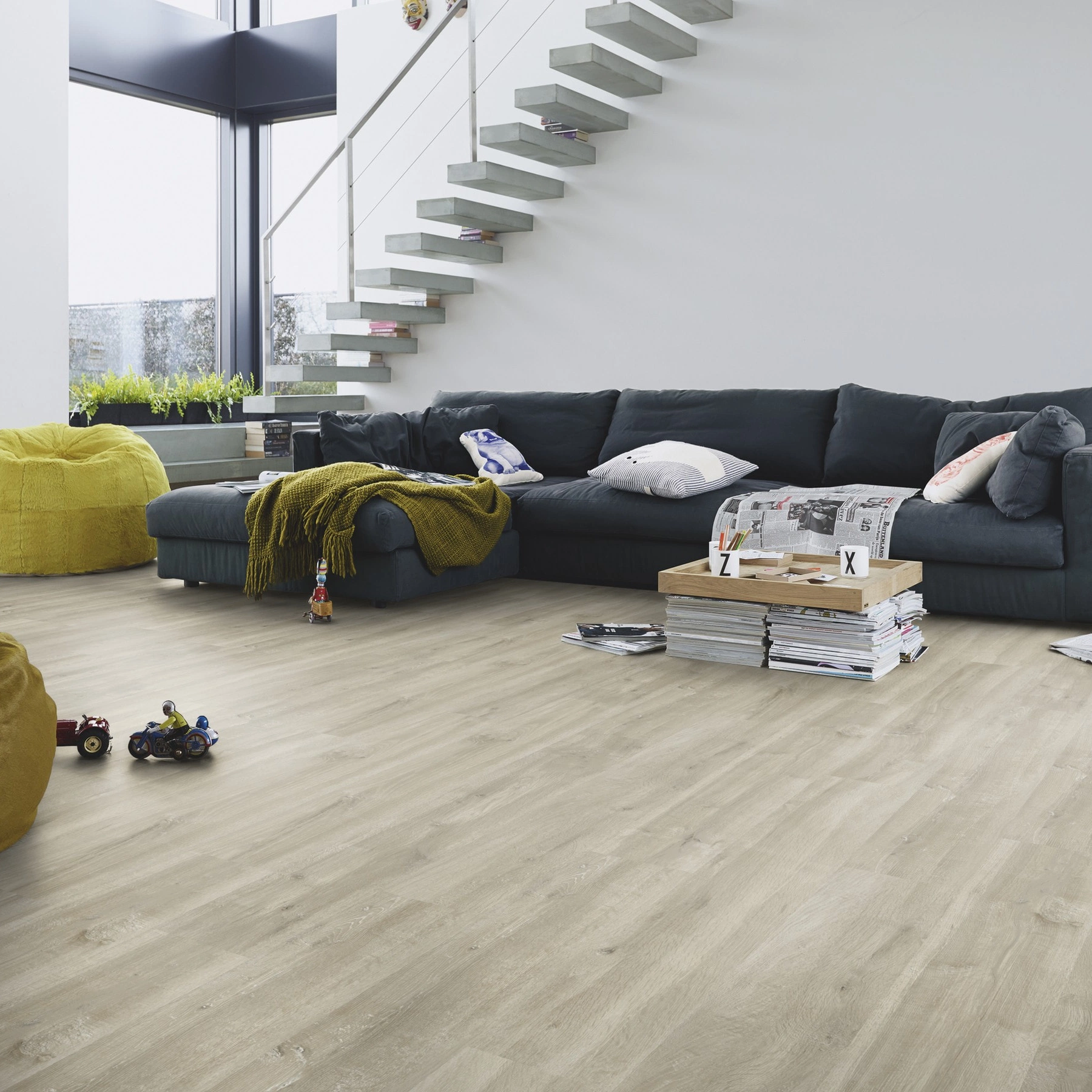 Milieubild Modernes Wohnzimmer mit Kamin - MEISTER Laminat LD 55 Cabana Wood Milieubild Modernes Wohnzimmer mit Kamin - MEISTER 600015-1288198-06681