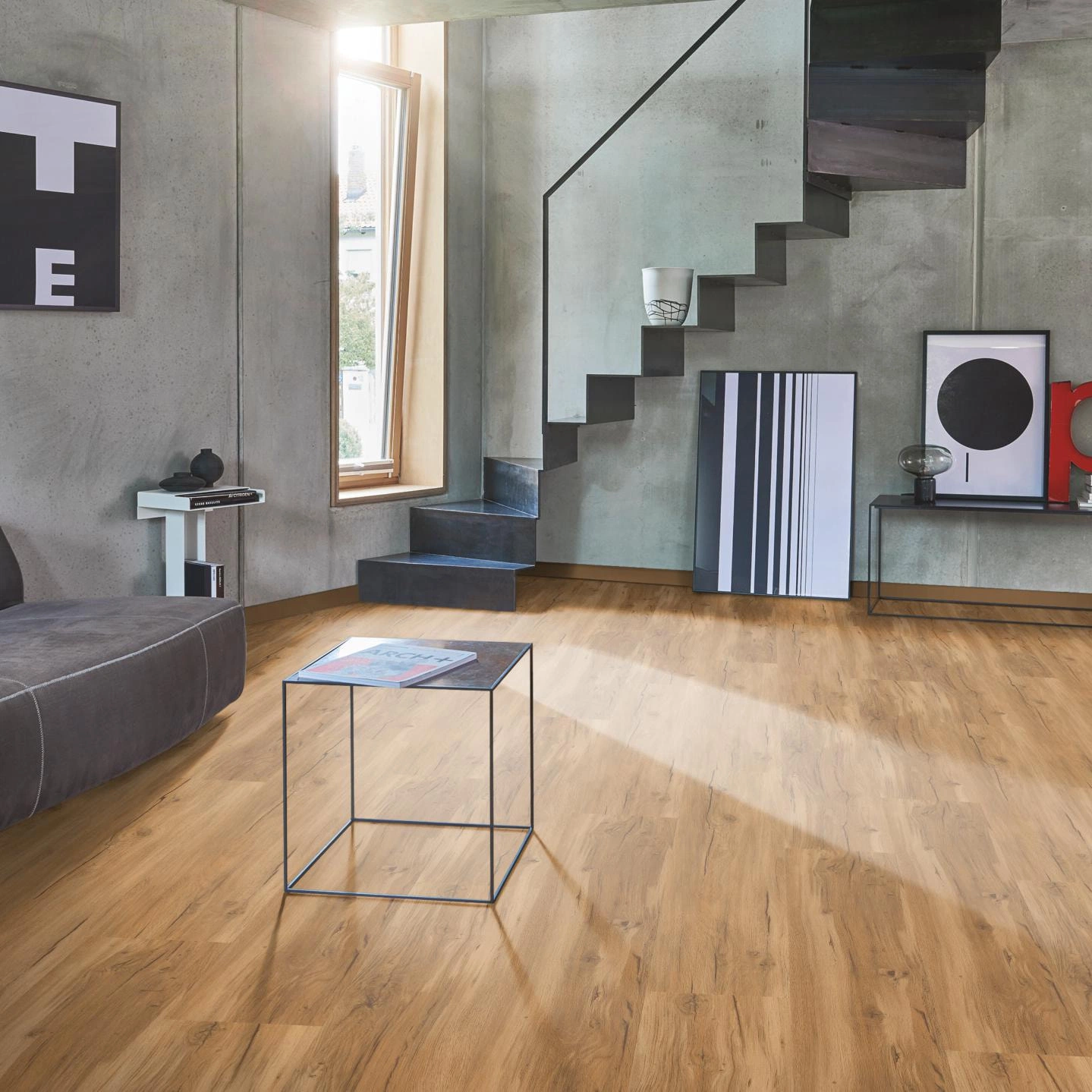 Milieubild Wohnzimmer im modernen Loft-Stil - Parador Klebe-Vinyl Basic 2.0 Eiche Memory natur Milieubild Wohnzimmer im modernen Loft-Stil - Parador 1730796