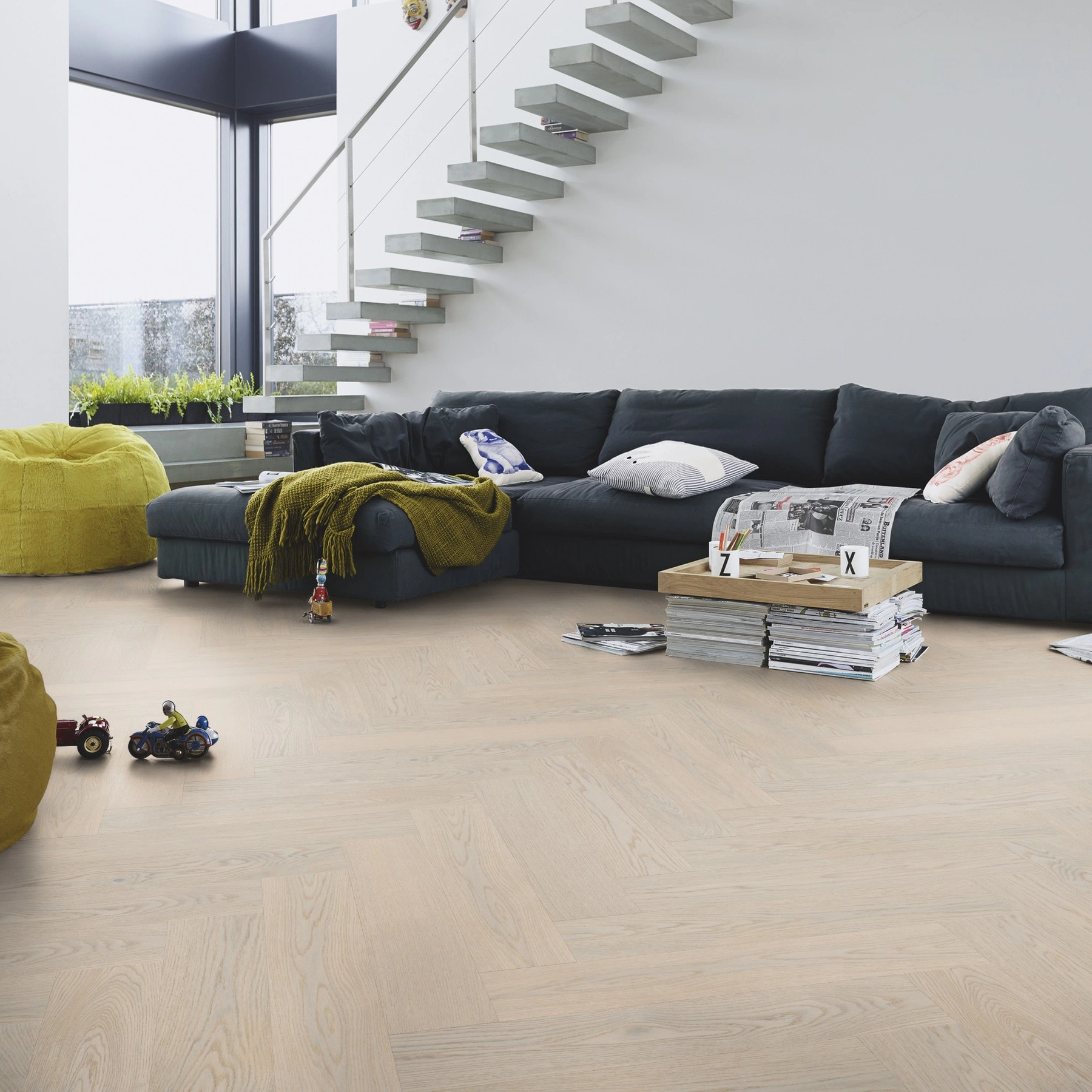 Milieubild Modernes Wohnzimmer mit Kamin - MEISTER Holzboden HS 500 Lindura Eiche classic arcticweiß Milieubild Modernes Wohnzimmer mit Kamin - MEISTER 500010-0700140-08927