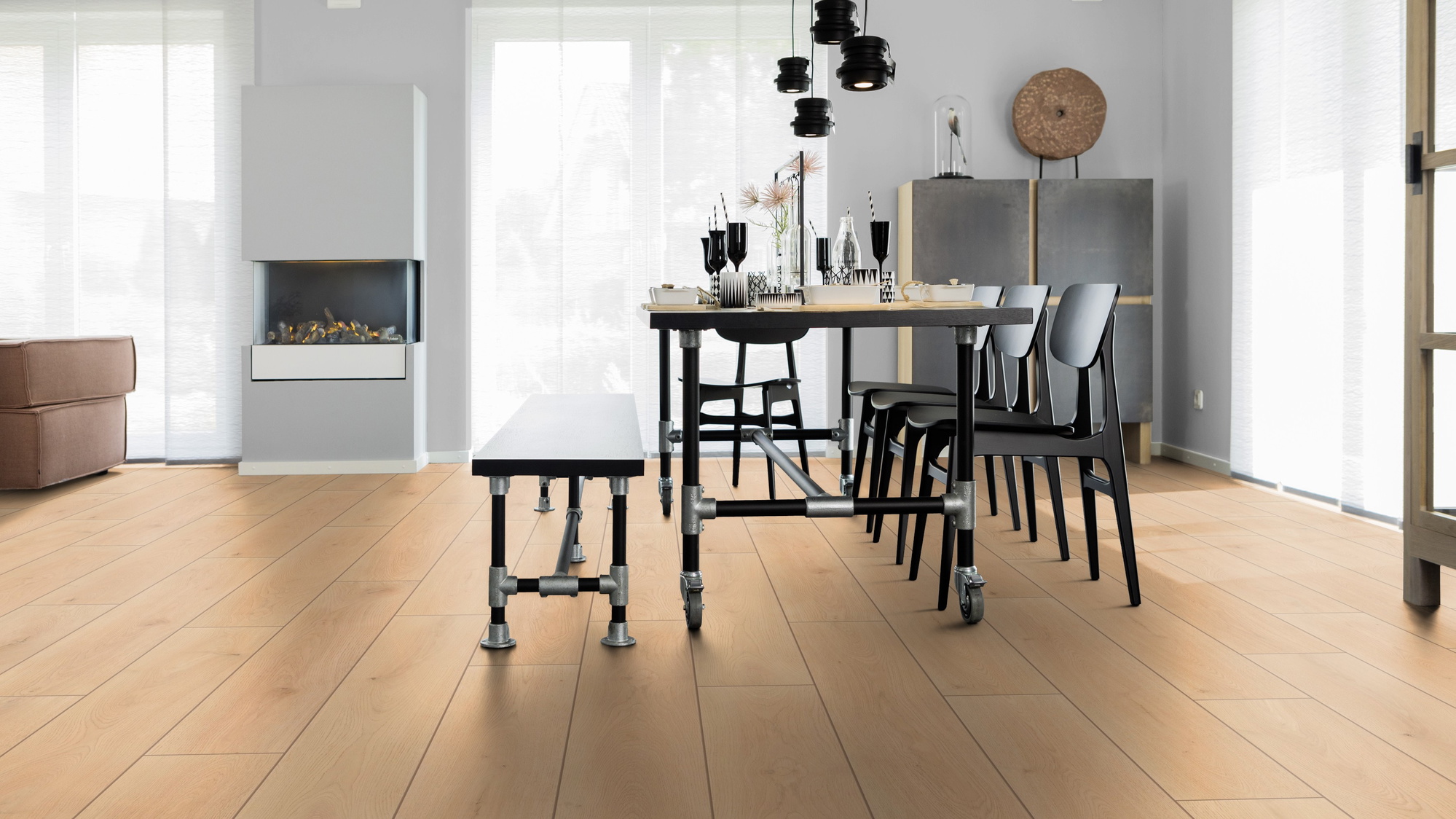 Milieubild Esszimmer mit Kamin - wineo Klick-Bioboden PURLINE wineo 1000 wood XL Noble Oak Vanilla Milieubild Esszimmer mit Kamin - wineo PLC310R