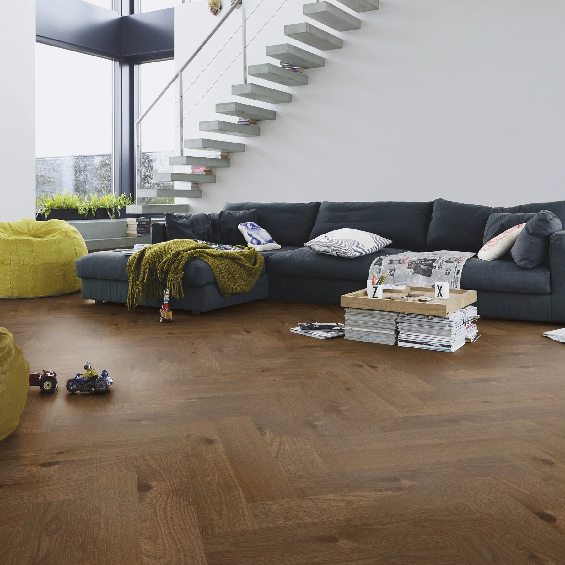 Milieubild Modernes Wohnzimmer mit Kamin - MEISTER Holzboden HS 500 Lindura Eiche classic olivgrau Milieubild Modernes Wohnzimmer mit Kamin - MEISTER 500010-0700140-08926