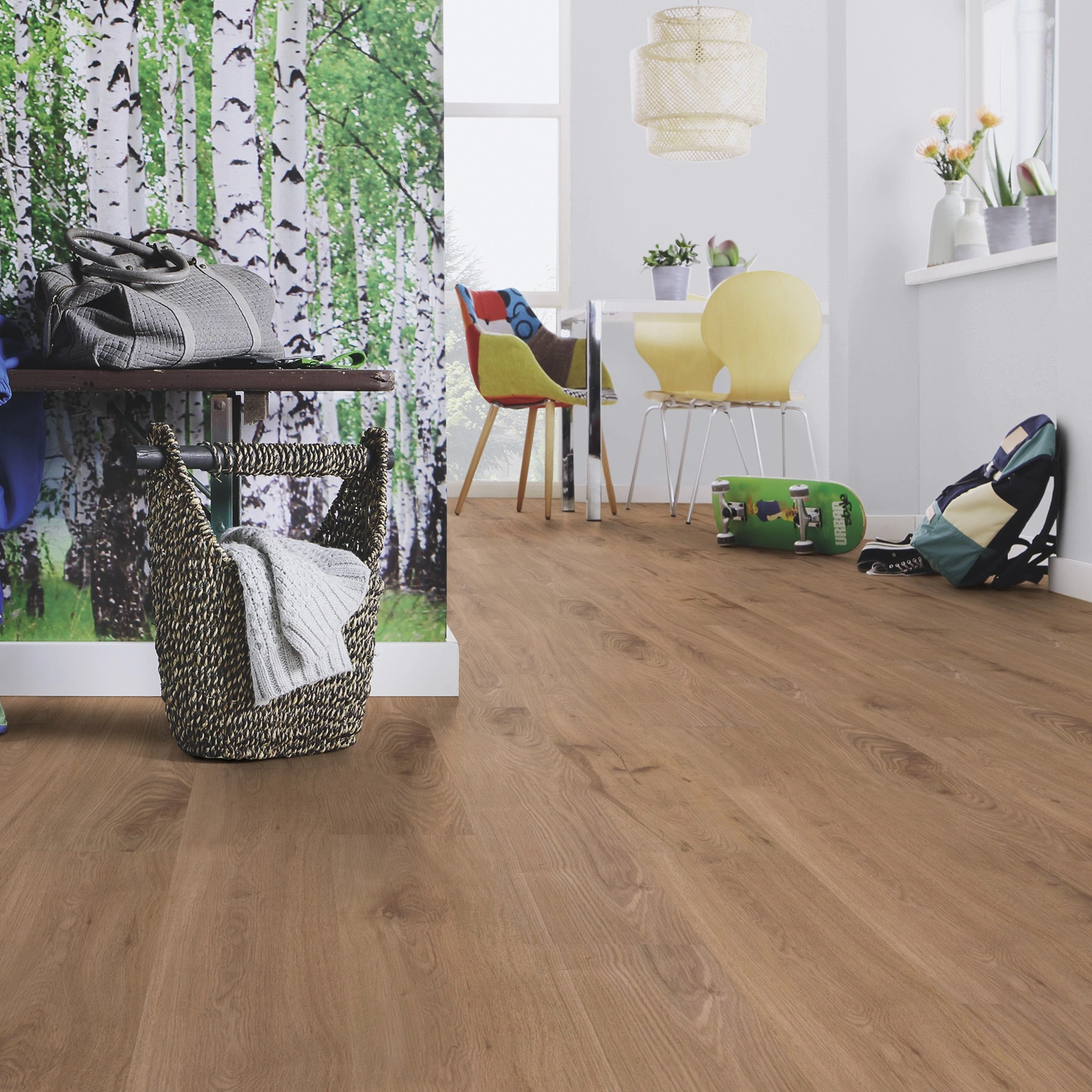 Milieubild Esszimmer mit Flur und Sitzbank - wineo Klick-Bioboden PURLINE wineo 1000 wood L Strong Oak Cinnamon Milieubild Esszimmer mit Flur und Sitzbank - wineo PLC301R