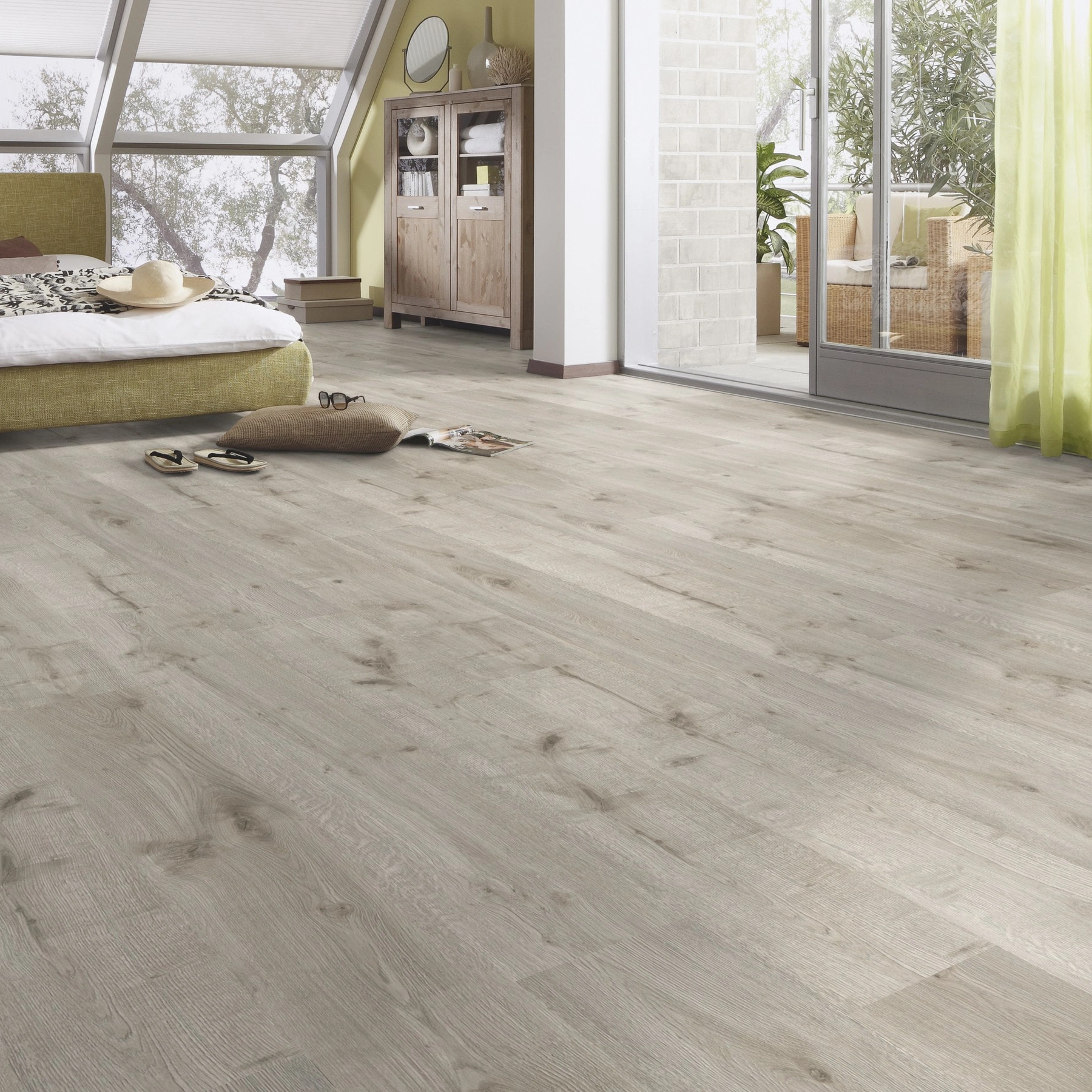 Milieubild Schlafzimmer im modernen Dachgeschoss - MEISTER Laminat LC 55 White Oak Milieubild Schlafzimmer im modernen Dachgeschoss - MEISTER 600012-1288198-06670