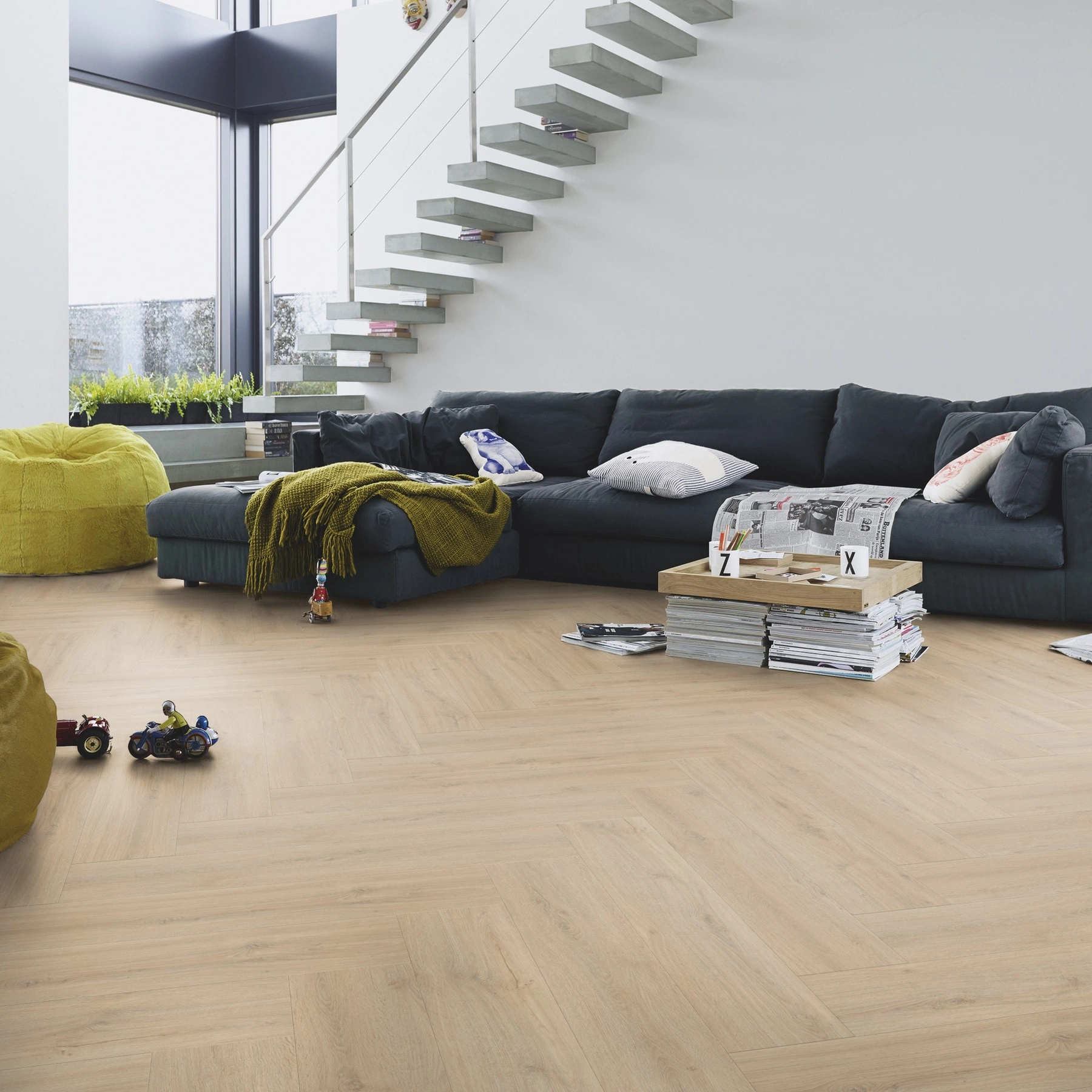 Milieubild Modernes Wohnzimmer mit Kamin - MEISTER Laminat LS 350 Felseneiche sand Milieubild Modernes Wohnzimmer mit Kamin - MEISTER 600001-0840168-07122