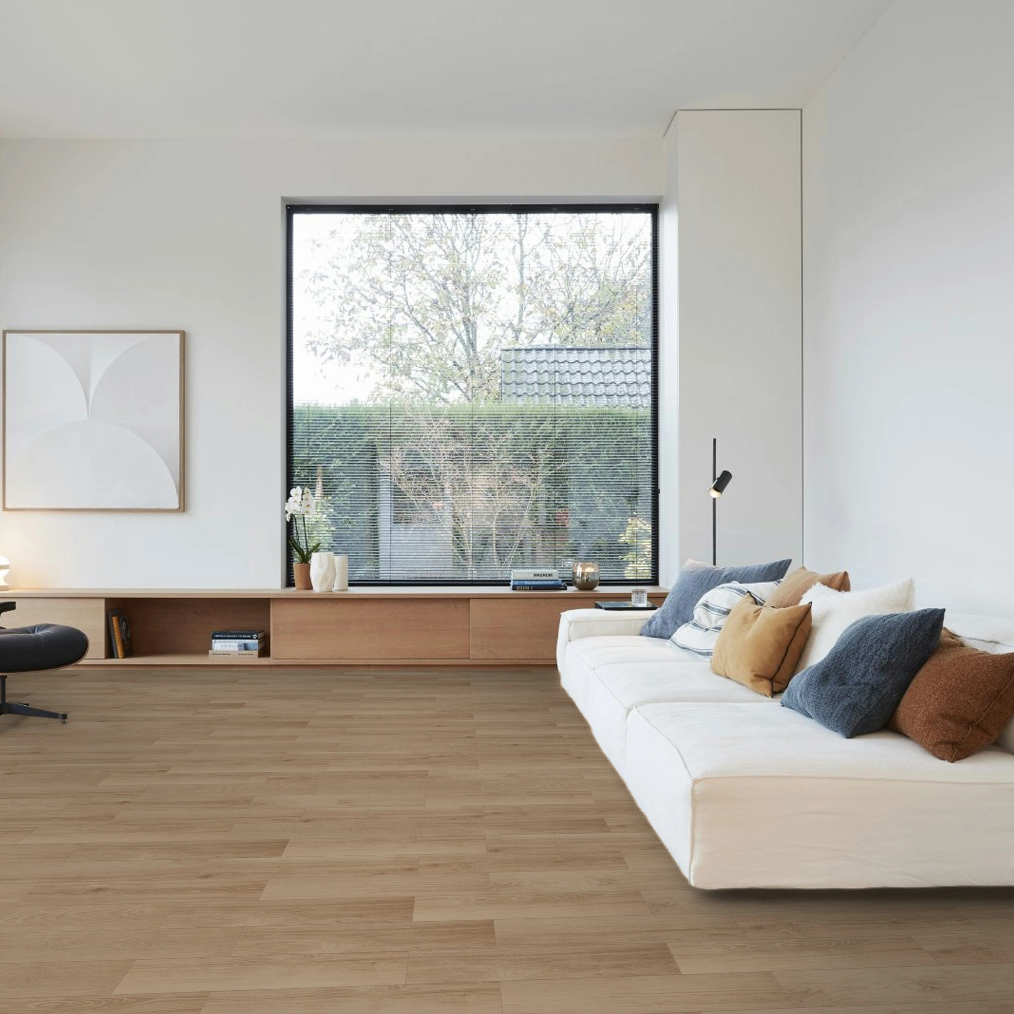 Milieubild Großräumiges Wohnzimmer mit Couch - BerryAlloc Klebe-Vinyl Zenn Gluedown 55 Herringbone Orlando Milieubild Großräumiges Wohnzimmer mit Couch - BerryAlloc 60002264