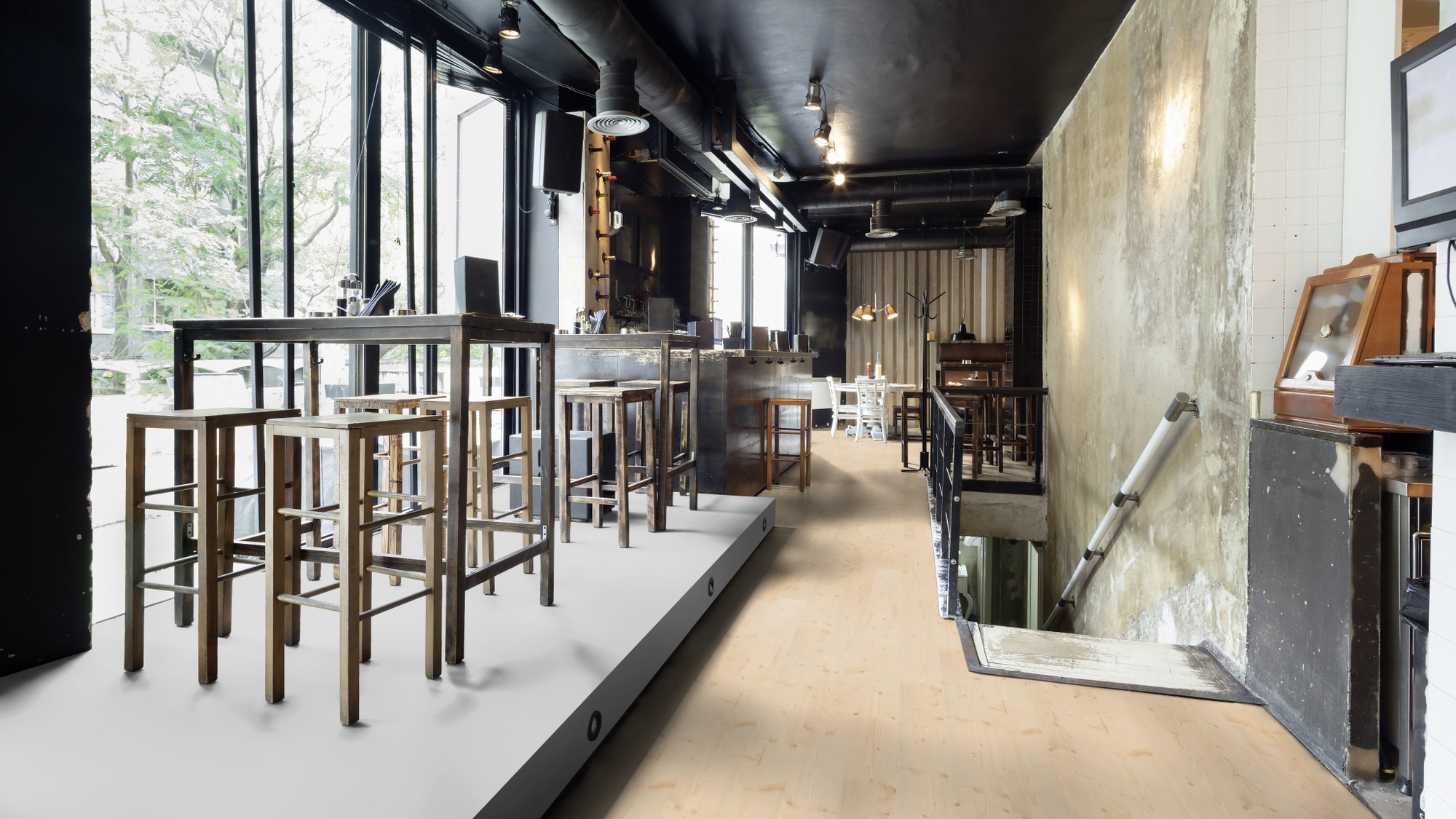 Milieubild Restaurant - Bar mit Tischen und Hockern - wineo Klebe-Bioboden PURLINE wineo 1000 wood L Natural Pine Beach Milieubild Restaurant - Bar mit Tischen und Hockern - wineo PL297R