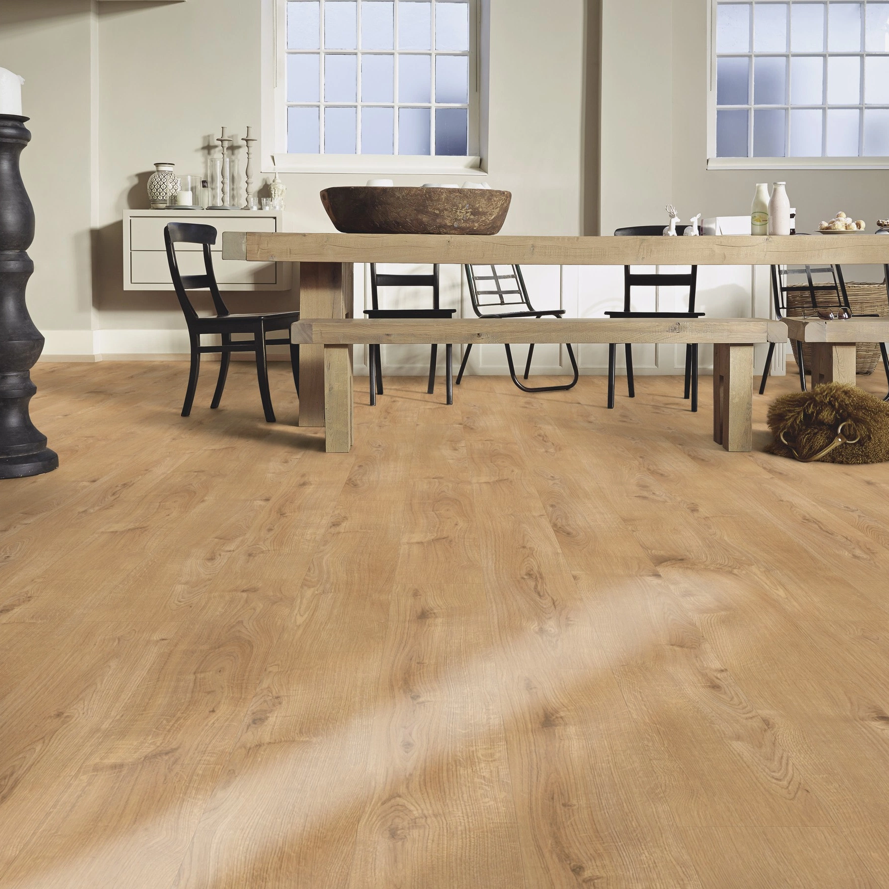 Milieubild Esszimmer mit großem Tisch - MEISTER Laminat LD 55 Villa Oak Milieubild Esszimmer mit großem Tisch - MEISTER 600015-1288198-07016