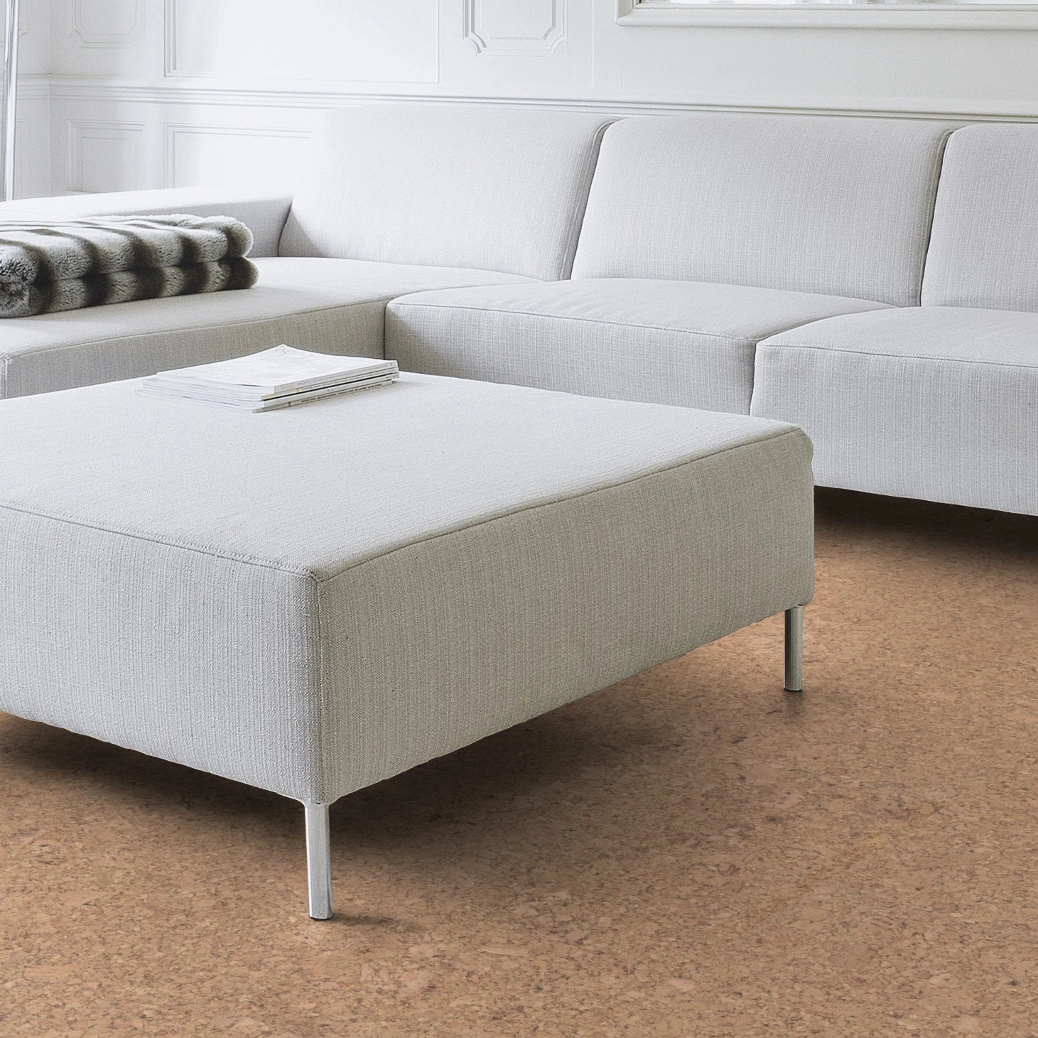 Milieubild Wohnzimmer mit Couch - Nahansicht - Wicanders Wise HDF Klick-Korkboden cork Go Ambition Milieubild Wohnzimmer mit Couch - Nahansicht - Wicanders Wise 80001643