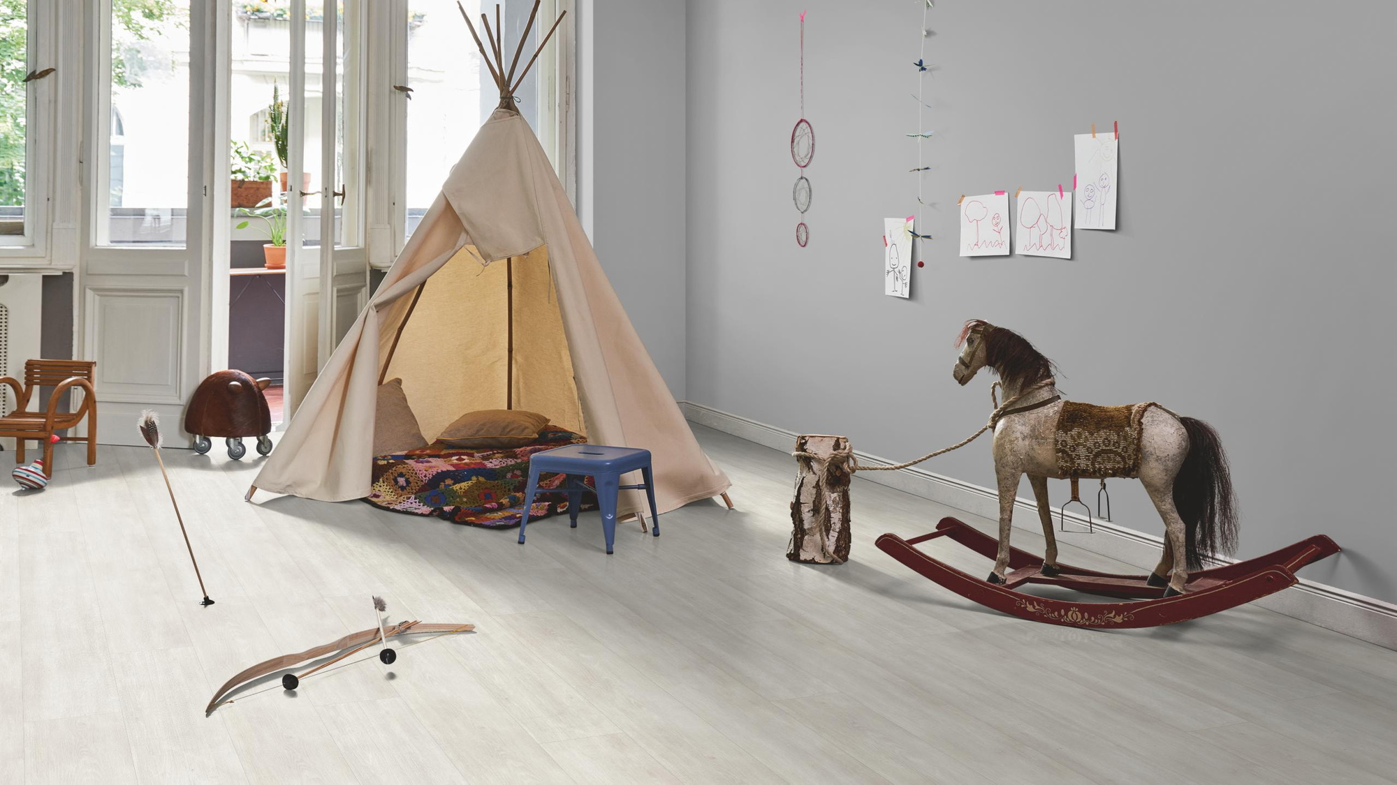 Milieubild Kinderzimmer in Stadtwohnung - Parador HDF Klick-Designboden Modular ONE Eiche Nordic weiß Milieubild Kinderzimmer in Stadtwohnung - Parador 1744558
