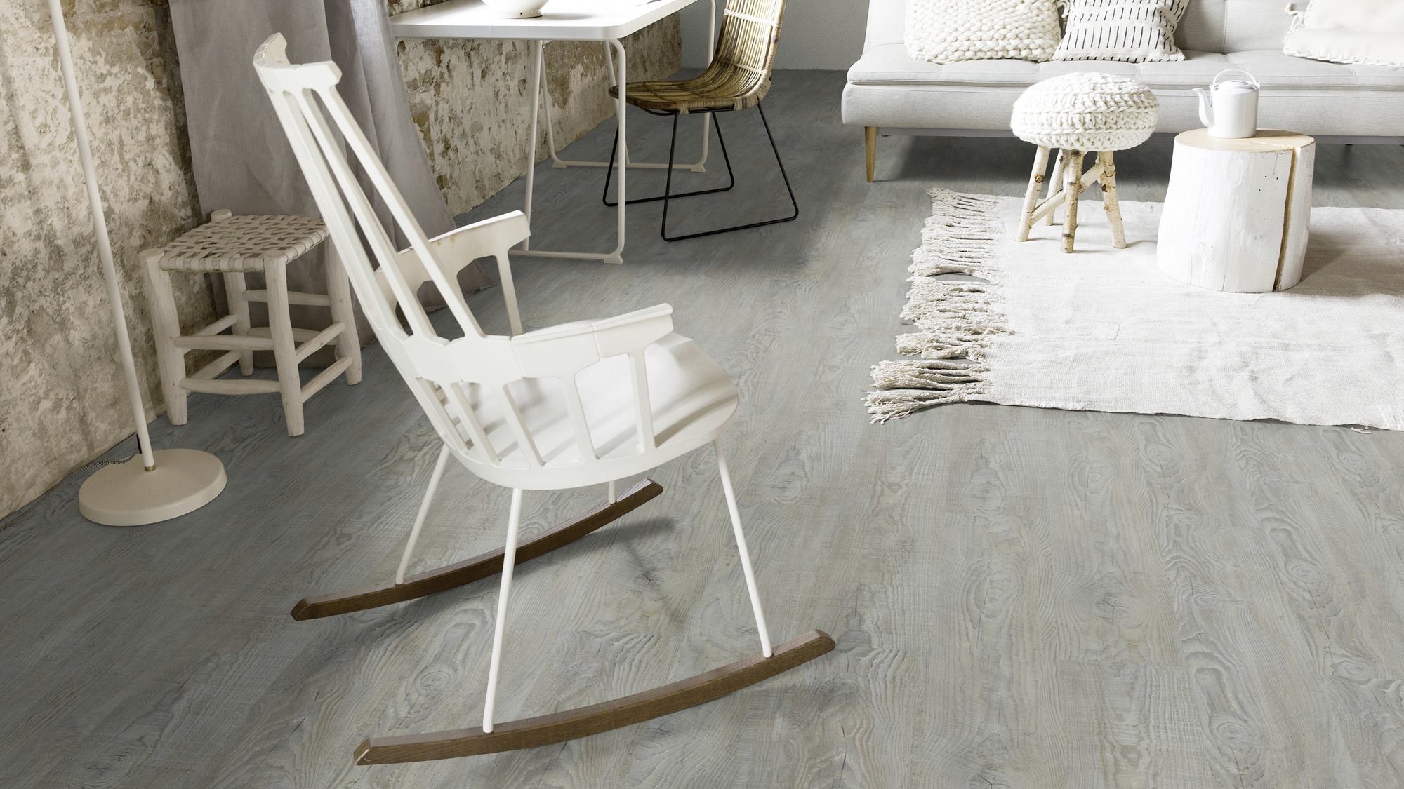 Milieubild Wohnzimmer mit Schaukelstuhl im skandinavischen Stil - Forbo Flooring 217636
