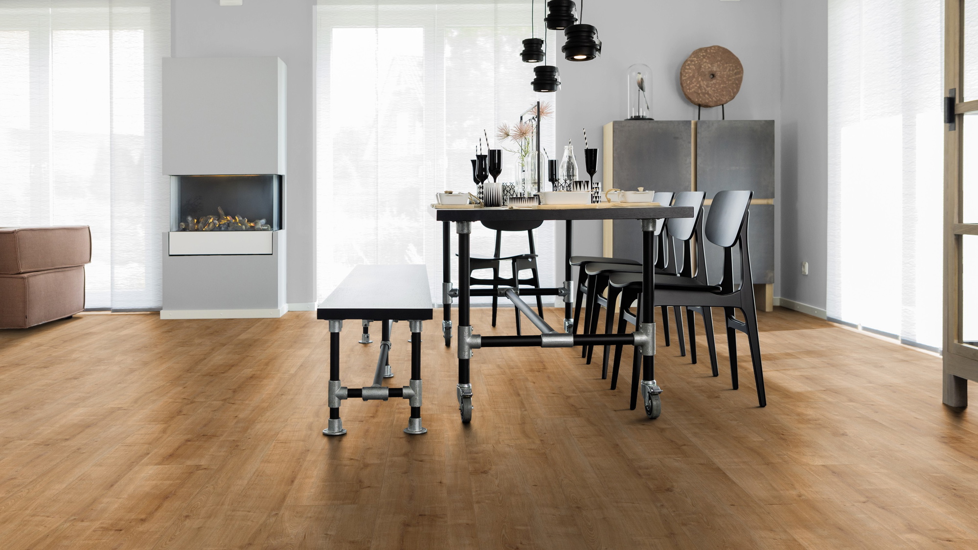 Milieubild Esszimmer mit Kamin - wineo Klebe-Bioboden PURLINE wineo 1200 wood XL Hello Martha Milieubild Esszimmer mit Kamin - wineo PL076R