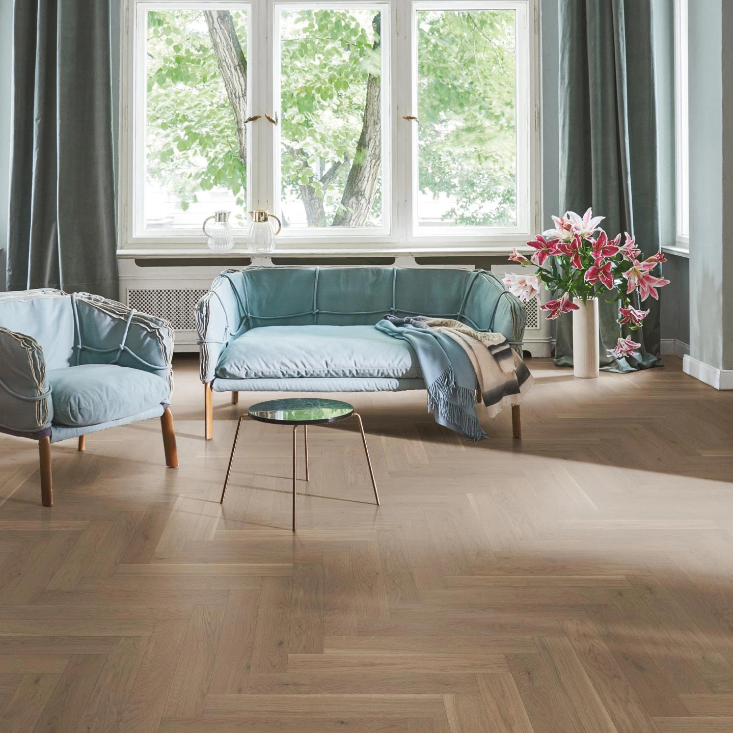 Milieubild Wohnzimmer in Stadtwohnung - Parador Parkett Trendtime 3 Eiche nougat Milieubild Wohnzimmer in Stadtwohnung - Parador 1739933