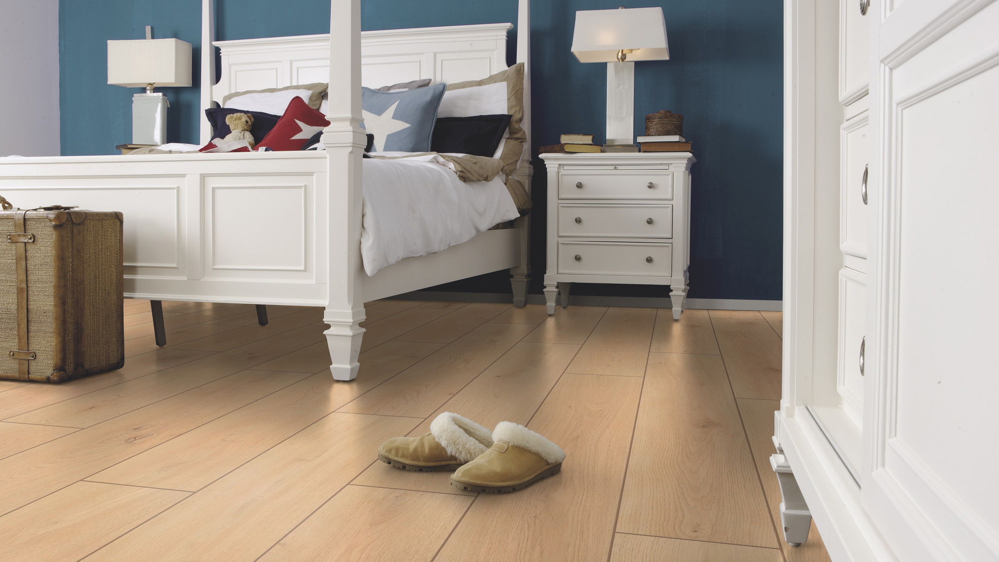 Milieubild Schlafzimmer im Landhaus-Stil - wineo Klick-Bioboden PURLINE wineo 1000 wood XL Noble Oak Vanilla Milieubild Schlafzimmer im Landhaus-Stil - wineo PLC310R