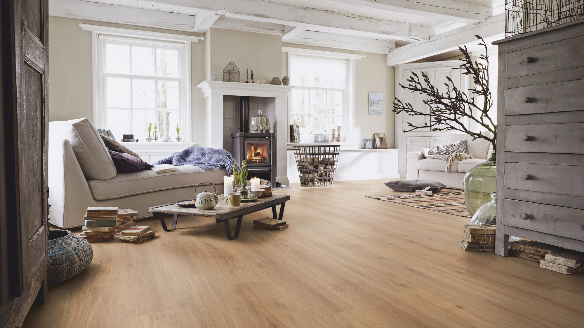 Milieubild Wohnzimmer im Landhaus-Stil - MEISTER Laminat LC 150 Eiche Nova Milieubild Wohnzimmer im Landhaus-Stil - MEISTER 600014-1288198-06413