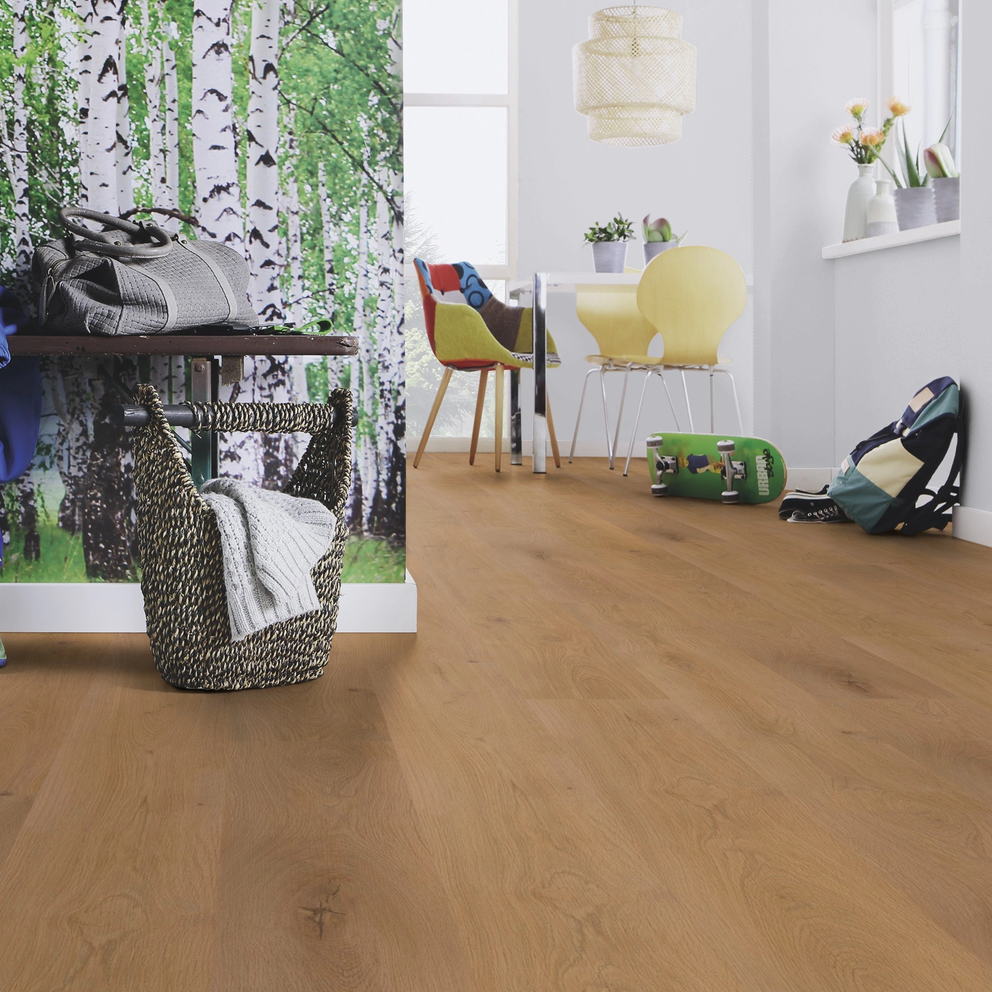 Milieubild Esszimmer mit Flur und Sitzbank - wineo Klebe-Bioboden PURLINE wineo 1000 wood XL Noble Oak Toffee Milieubild Esszimmer mit Flur und Sitzbank - wineo PL311R