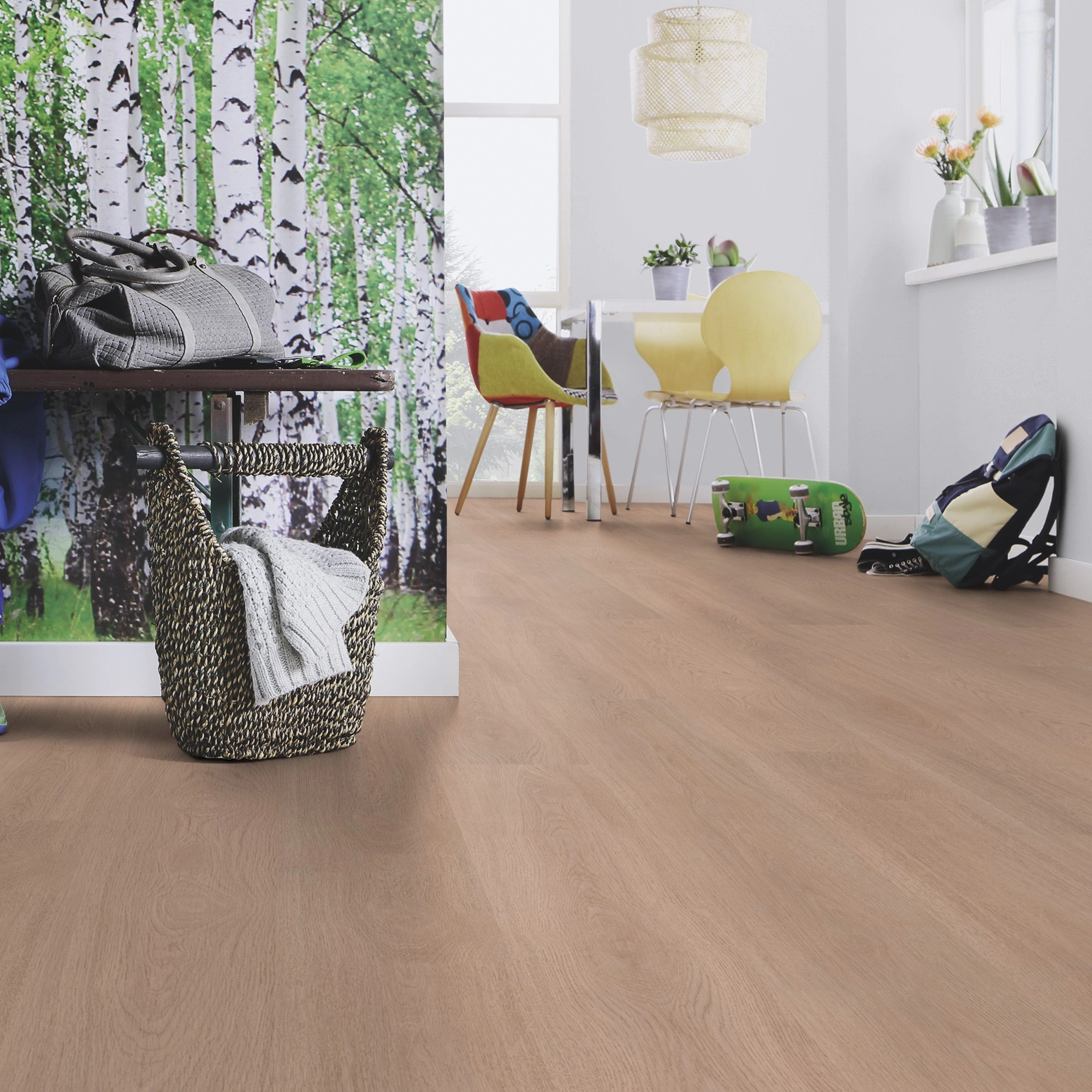 Milieubild Esszimmer mit Flur und Sitzbank - wineo Klick-Bioboden PURLINE wineo 1000 wood XL Calm Oak Shell Milieubild Esszimmer mit Flur und Sitzbank - wineo PLC306R