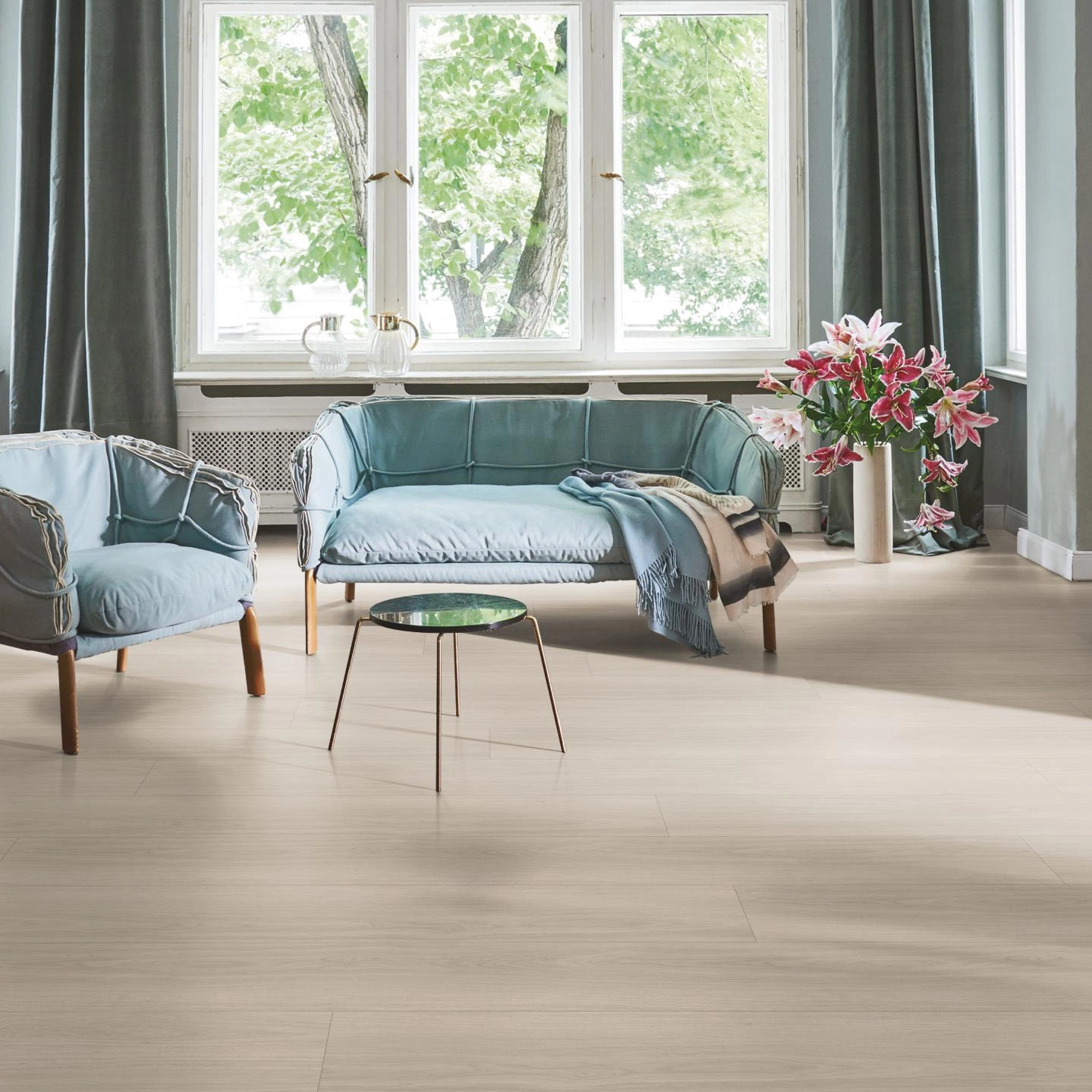 Milieubild Wohnzimmer in Stadtwohnung - Parador HDF Klick-Designboden Modular ONE Eiche Artemis pearl Milieubild Wohnzimmer in Stadtwohnung - Parador 1748730