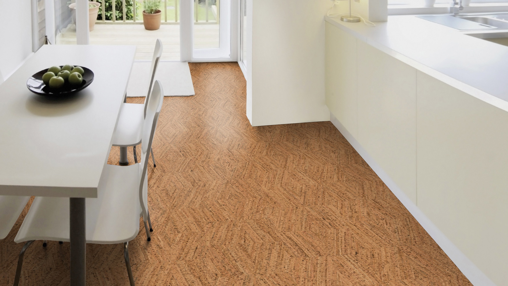 Milieubild Esszimmer mit Terrassentür - Wicanders Wise HDF Klick-Korkboden cork Essence Novel Edge Natural Milieubild Esszimmer mit Terrassentür - Wicanders Wise 80001300