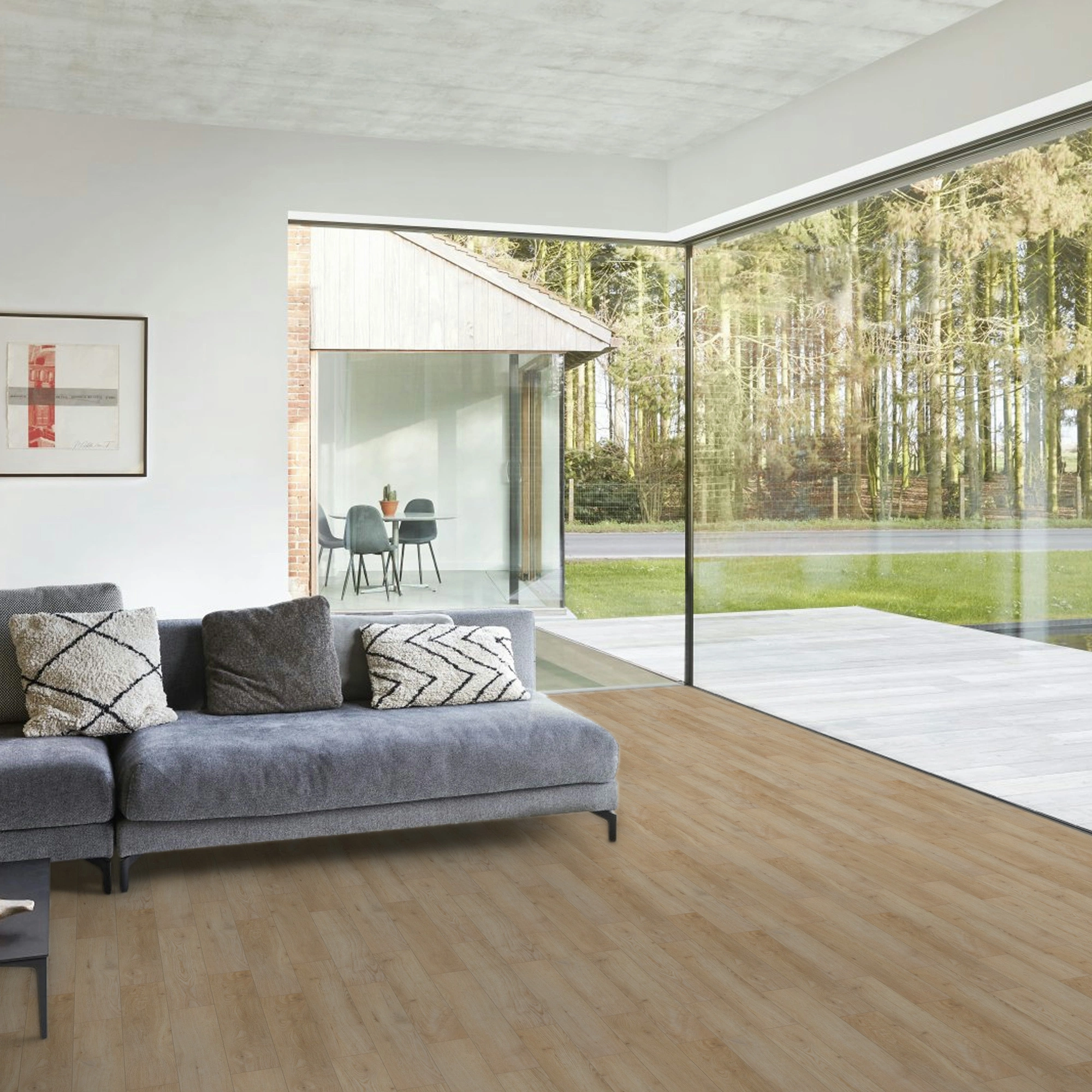 Milieubild Modernes Wohnzimmer mit Fensterfront - BerryAlloc Klebe-Vinyl Zenn Gluedown 55 Herringbone Faro Milieubild Modernes Wohnzimmer mit Fensterfront - BerryAlloc 60002269