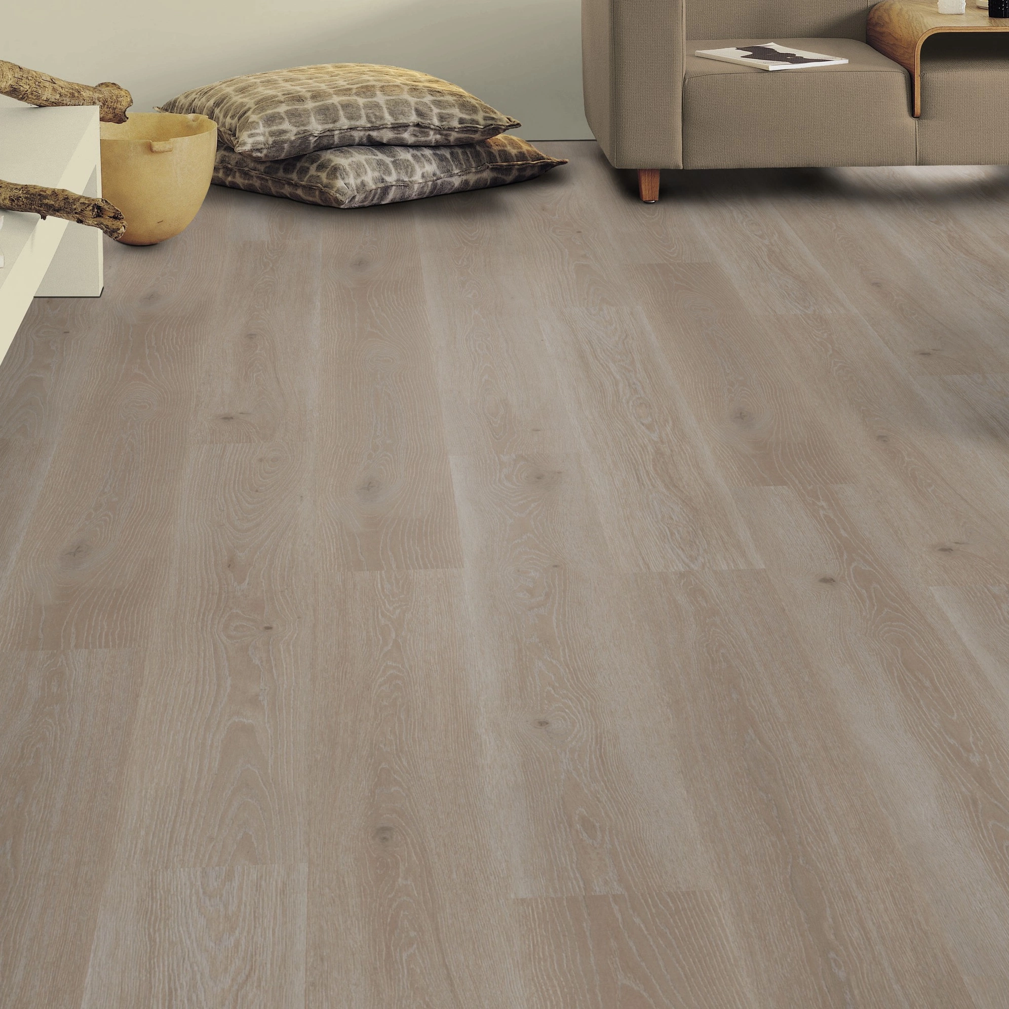 Milieubild Wohnzimmer mit Sideboard - Tarkett Klebe-Vinyl Essence 55 Tribe Oak Grey Milieubild Wohnzimmer mit Sideboard - Tarkett 260053008