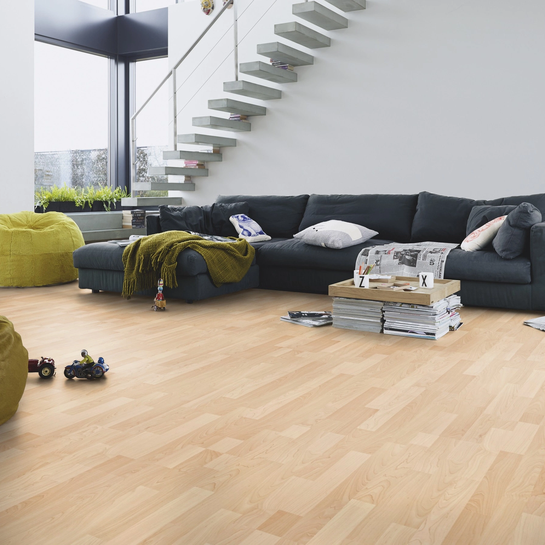 Milieubild Modernes Wohnzimmer mit Kamin - MEISTER Laminat LC 55 Ahorn Milieubild Modernes Wohnzimmer mit Kamin - MEISTER 600012-1288198-00202