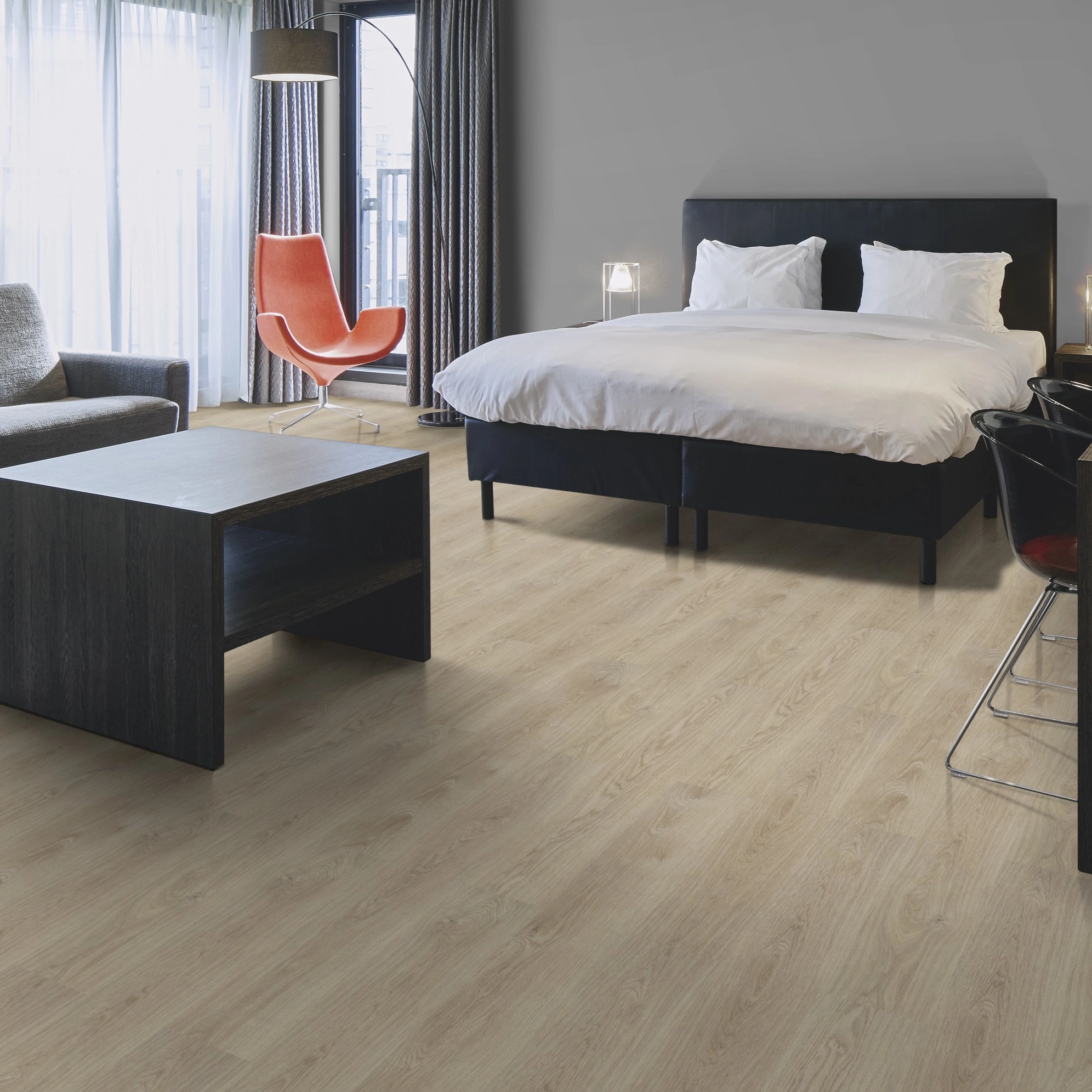 Milieubild Hotelzimmer mit Kingsize-Bett - Forbo Flooring Klebe-Vinyl Enduro Dryback Wood Washed Oak Milieubild Hotelzimmer mit Kingsize-Bett - Forbo Flooring 217618