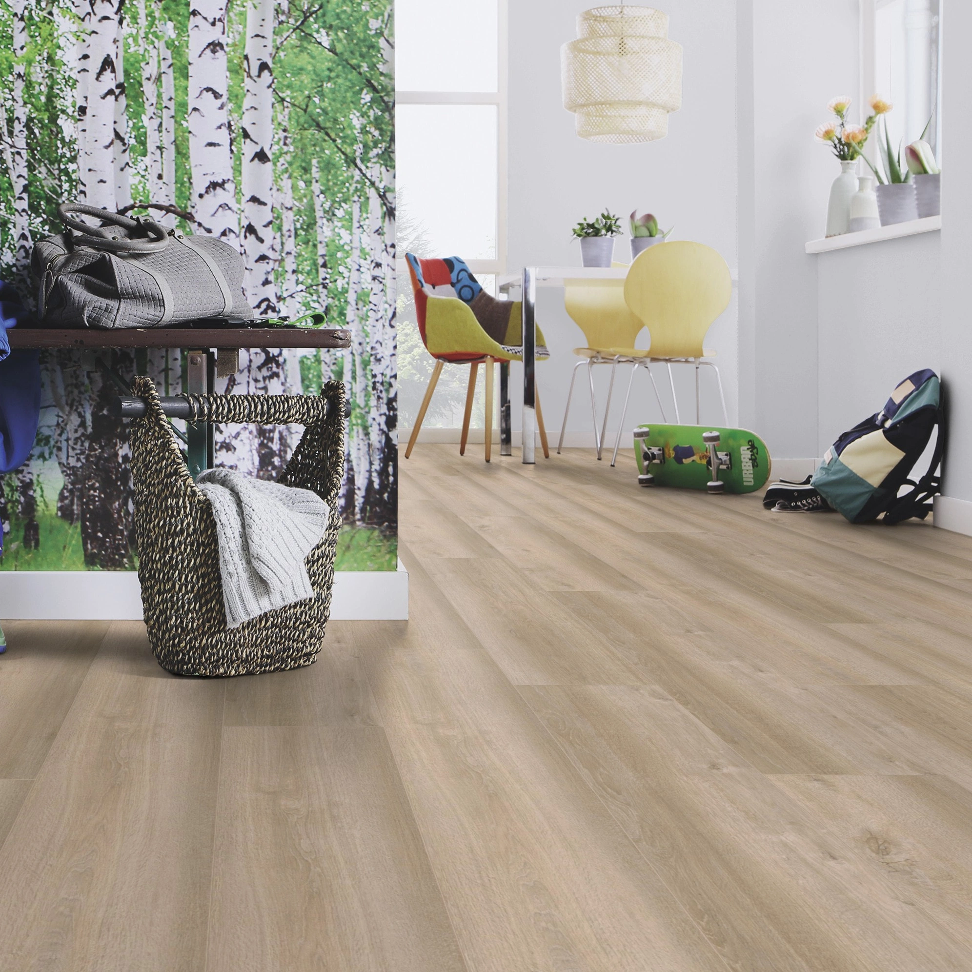 Milieubild Esszimmer mit Flur und Sitzbank - wineo Klebe-Bioboden PURLINE wineo 1200 wood XL Cheer for Lisa Milieubild Esszimmer mit Flur und Sitzbank - wineo PL097R