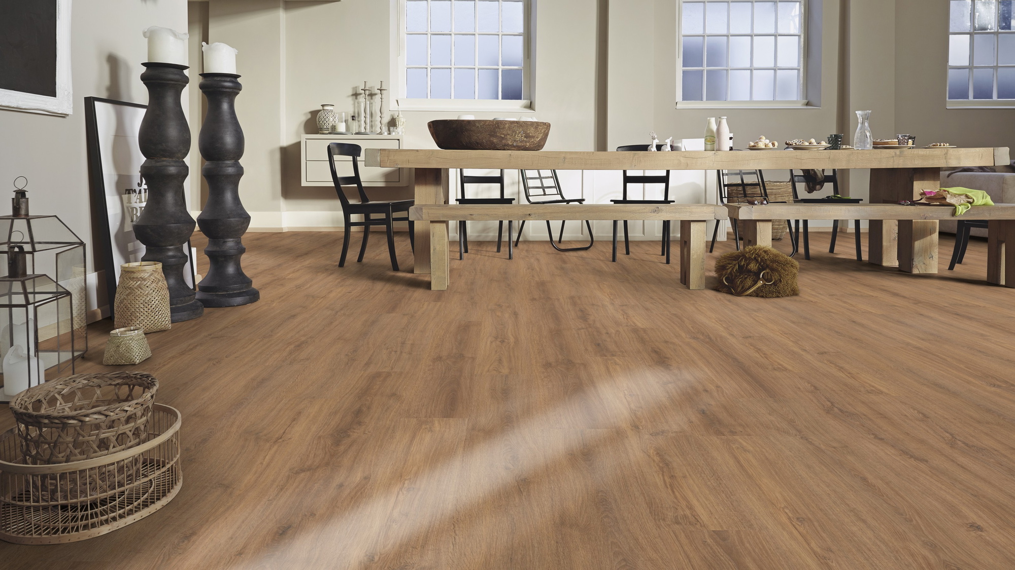 Milieubild Esszimmer mit großem Tisch - MEISTER Laminat LC 150 Eiche Muscat Milieubild Esszimmer mit großem Tisch - MEISTER 600014-1288198-06416
