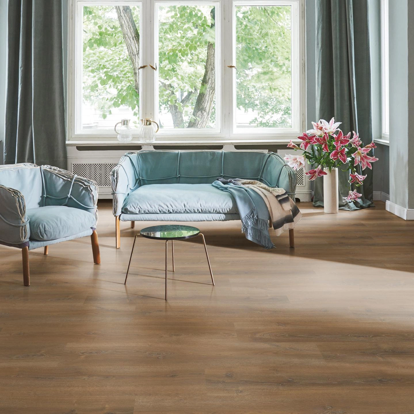 Milieubild Wohnzimmer in Stadtwohnung - Parador Laminat Basic 600 Eiche Montana Gekälkt Milieubild Wohnzimmer in Stadtwohnung - Parador 1593830