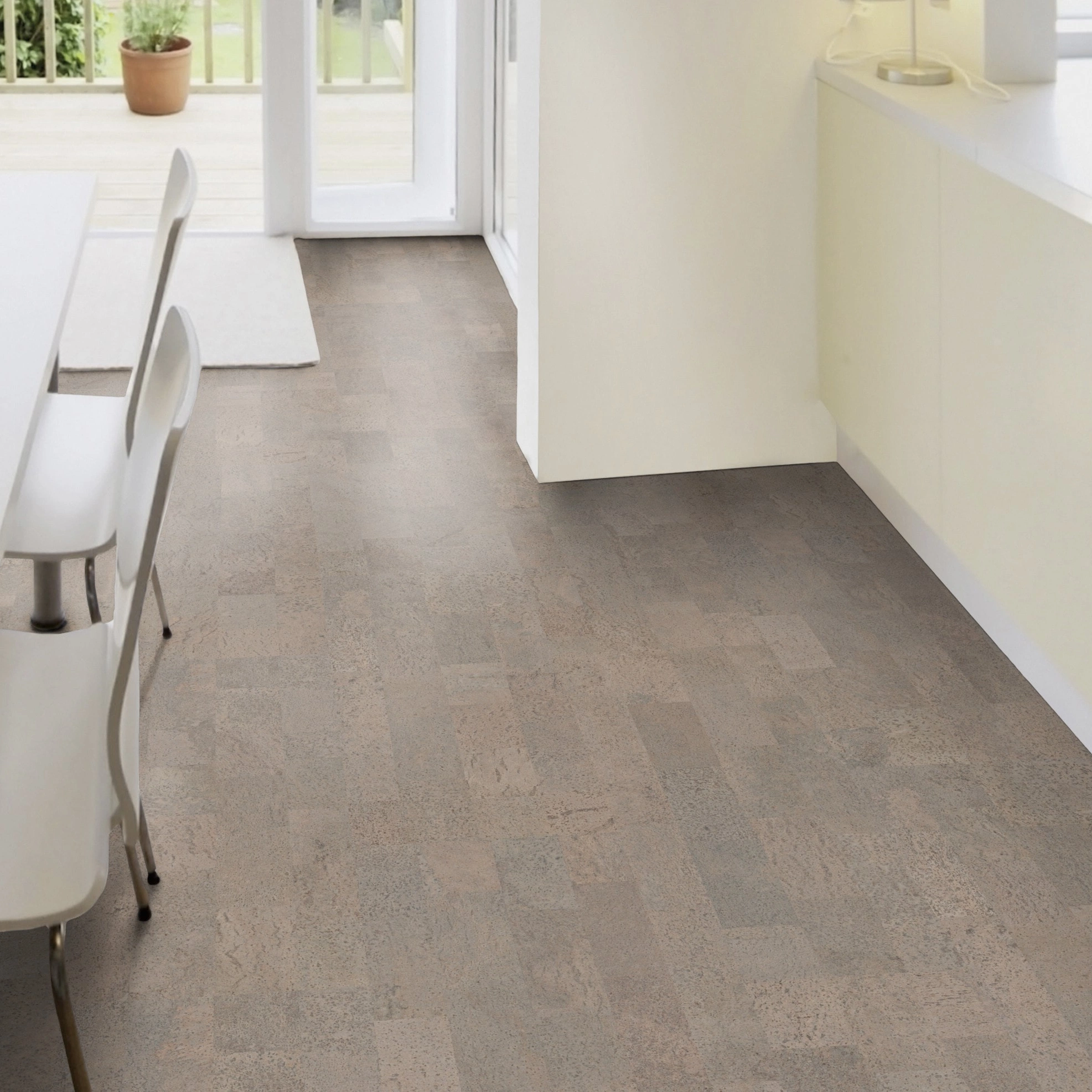Milieubild Esszimmer mit Terrassentür - Wicanders Wise HDF Klick-Korkboden cork Essence Identity Silver Milieubild Esszimmer mit Terrassentür - Wicanders Wise 80001652
