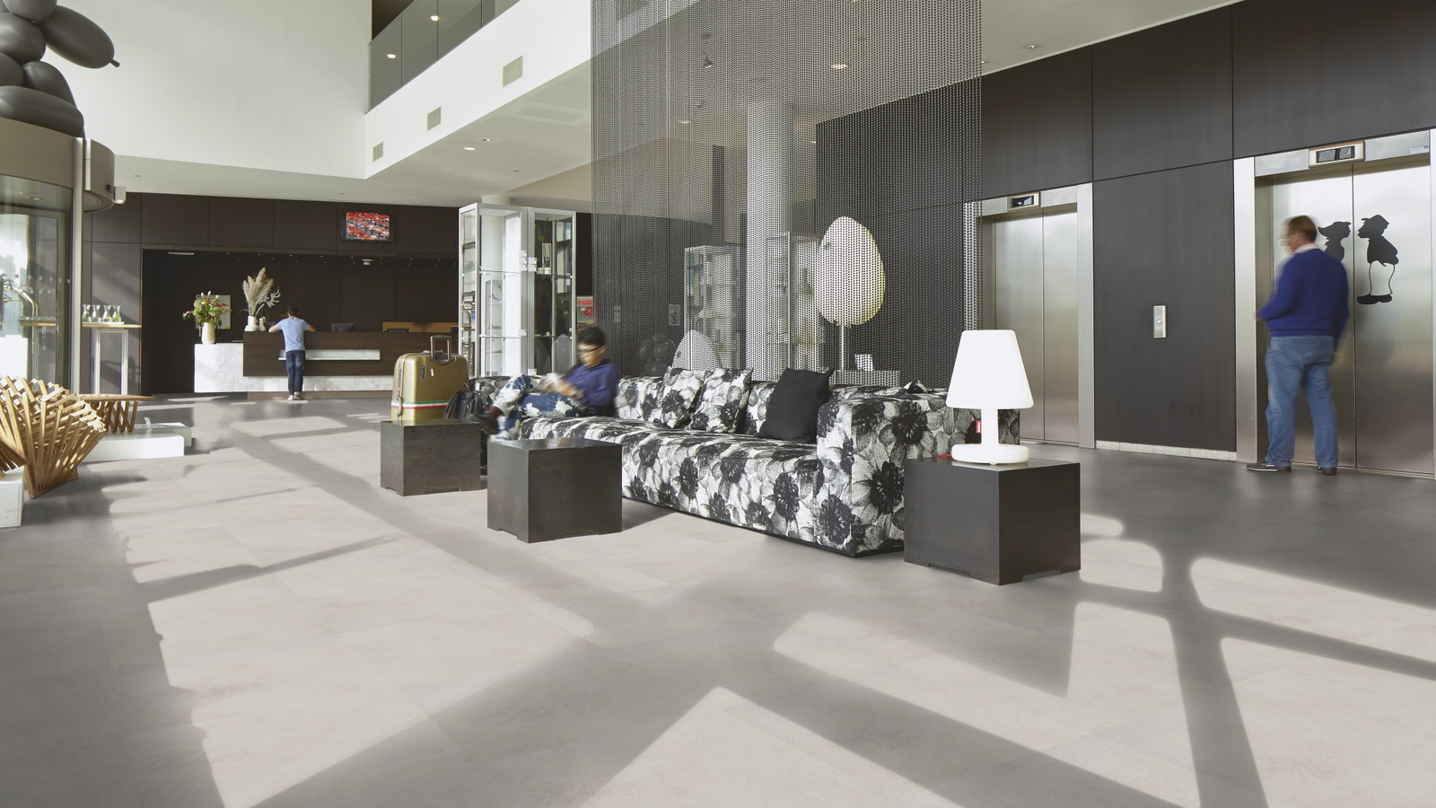 Milieubild Hotellobby mit Rezeption - Forbo Flooring 243650