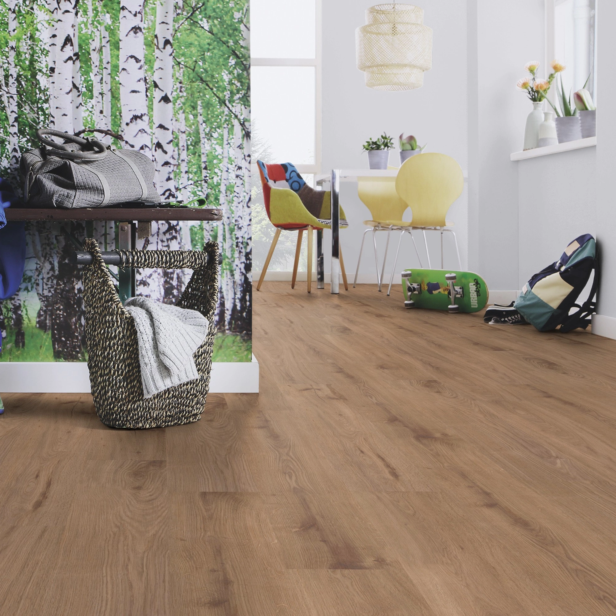 Milieubild Esszimmer mit Flur und Sitzbank - wineo Klebe-Bioboden PURLINE wineo 1000 wood L Strong Oak Cinnamon Milieubild Esszimmer mit Flur und Sitzbank - wineo PL301R