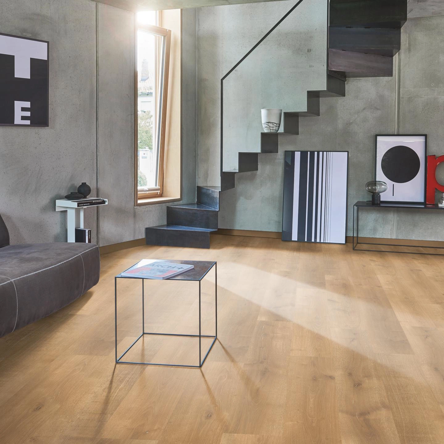 Milieubild Wohnzimmer im modernen Loft-Stil - Parador Laminat Basic 400 Eiche Monterey leicht geweißt Milieubild Wohnzimmer im modernen Loft-Stil - Parador 1744350