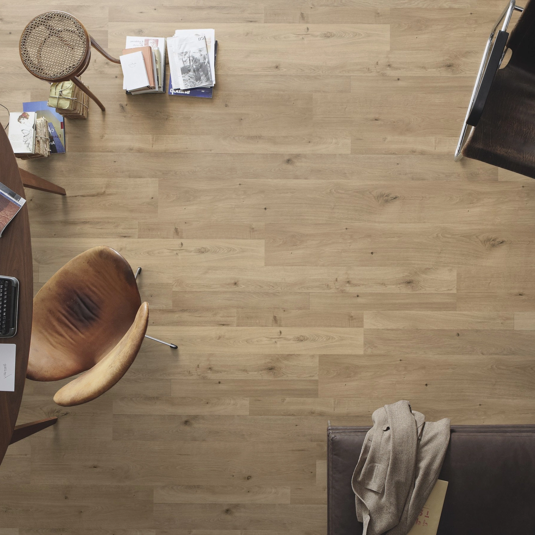 Milieubild Büro mit ovalem Tisch - Draufsicht - MEISTER Laminat LC 55 Natural Oak Milieubild Büro mit ovalem Tisch - Draufsicht - MEISTER 600012-1288198-06675