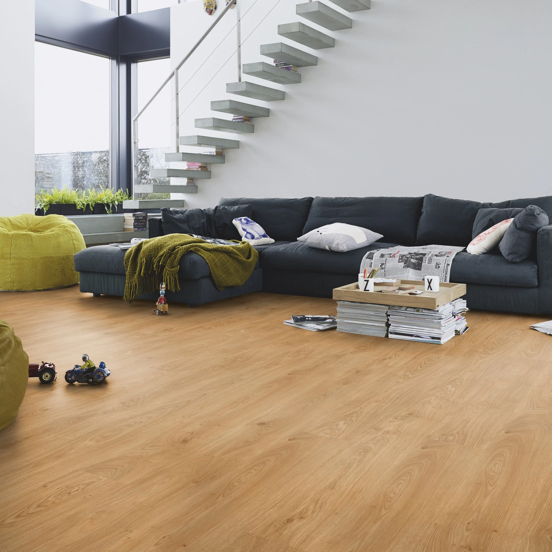 Milieubild Modernes Wohnzimmer mit Kamin - MEISTER Laminat LC 150 Ufereiche honig Milieubild Modernes Wohnzimmer mit Kamin - MEISTER 600014-1288198-07127