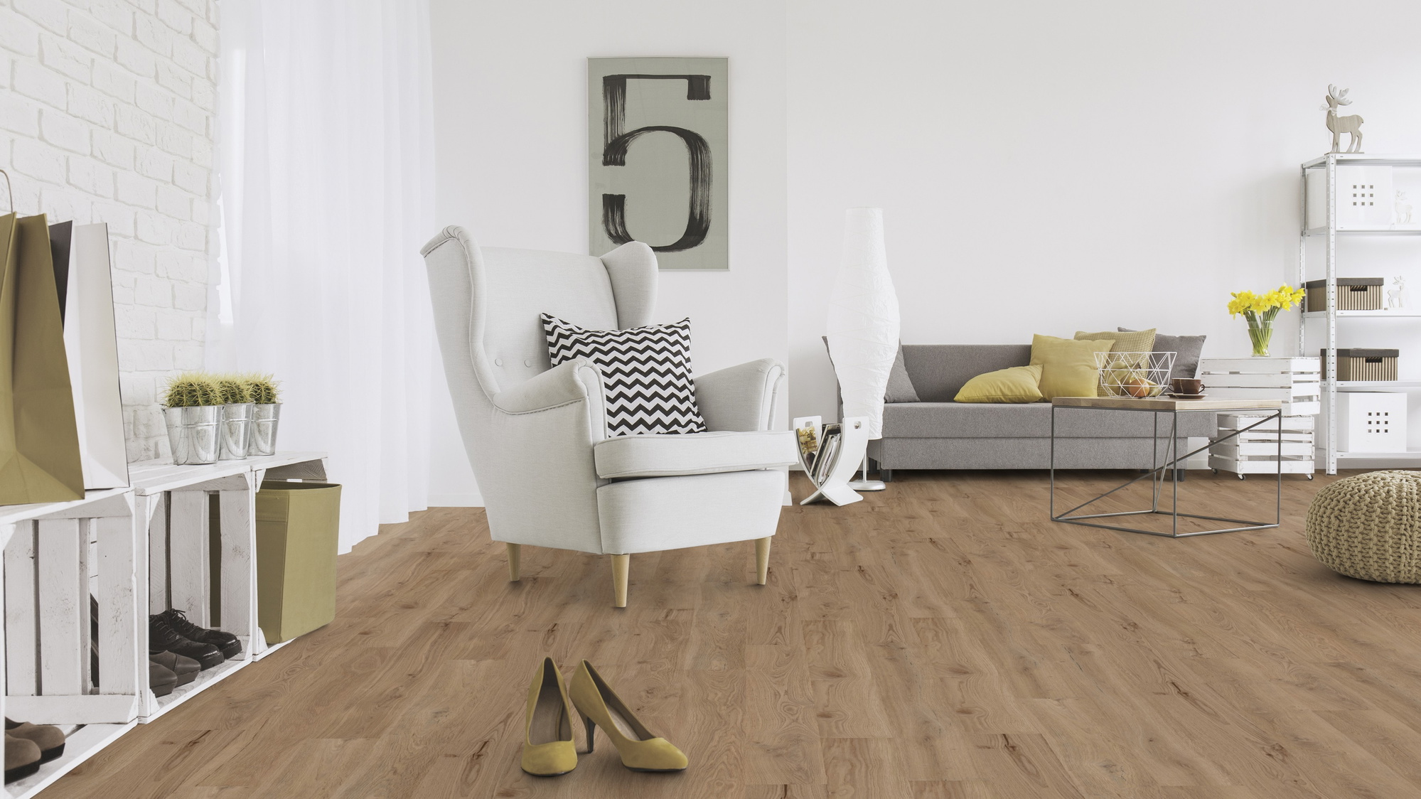 Milieubild Wohnzimmer mit Sessel und Sofa - Wicanders Wise HDF Klick-Designboden wood Natural Dakota Oak Milieubild Wohnzimmer mit Sessel und Sofa - Wicanders Wise 80003593