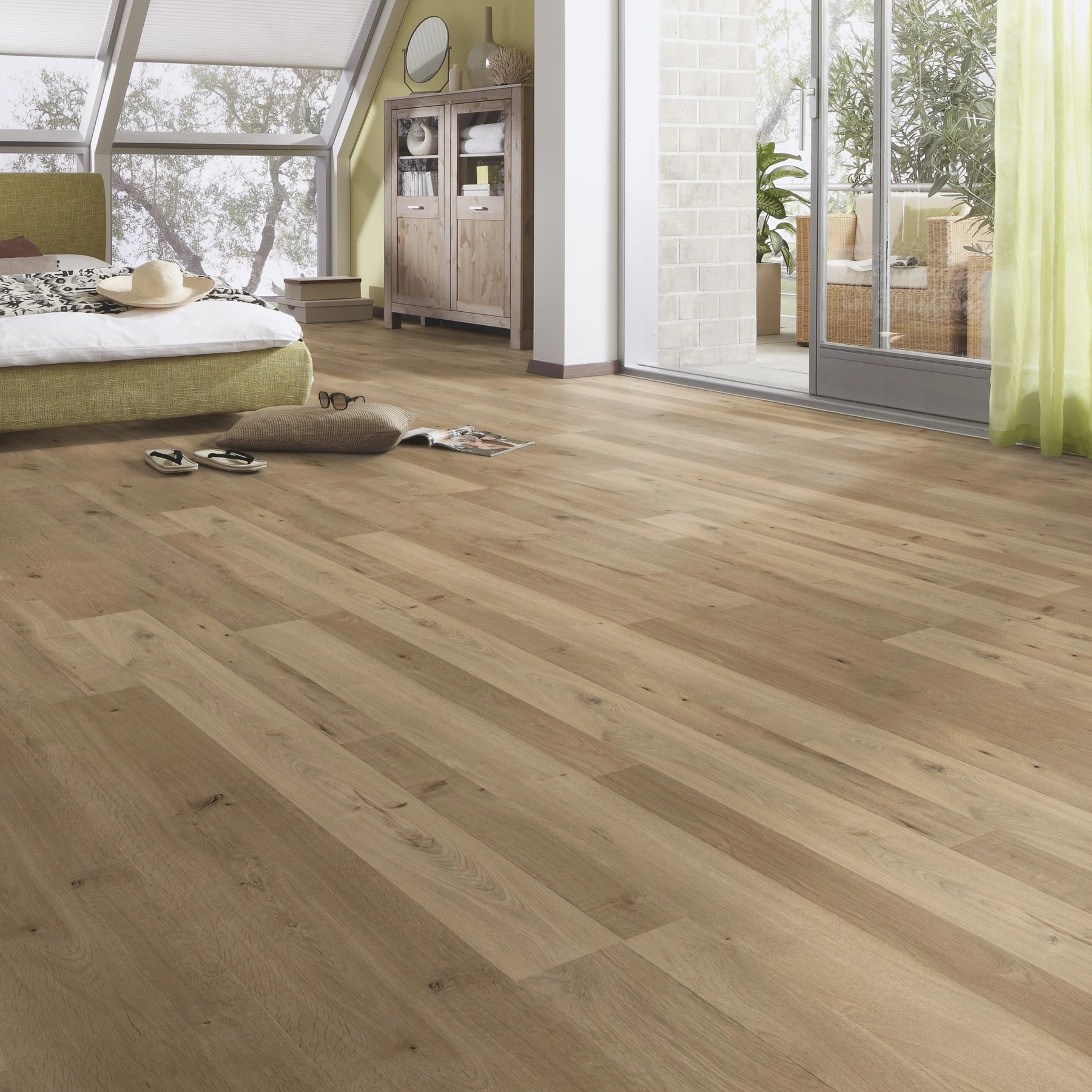 Milieubild Schlafzimmer im modernen Dachgeschoss - MEISTER Laminat LC 55 S Natural Oak Milieubild Schlafzimmer im modernen Dachgeschoss - MEISTER 600013-1288198-06675