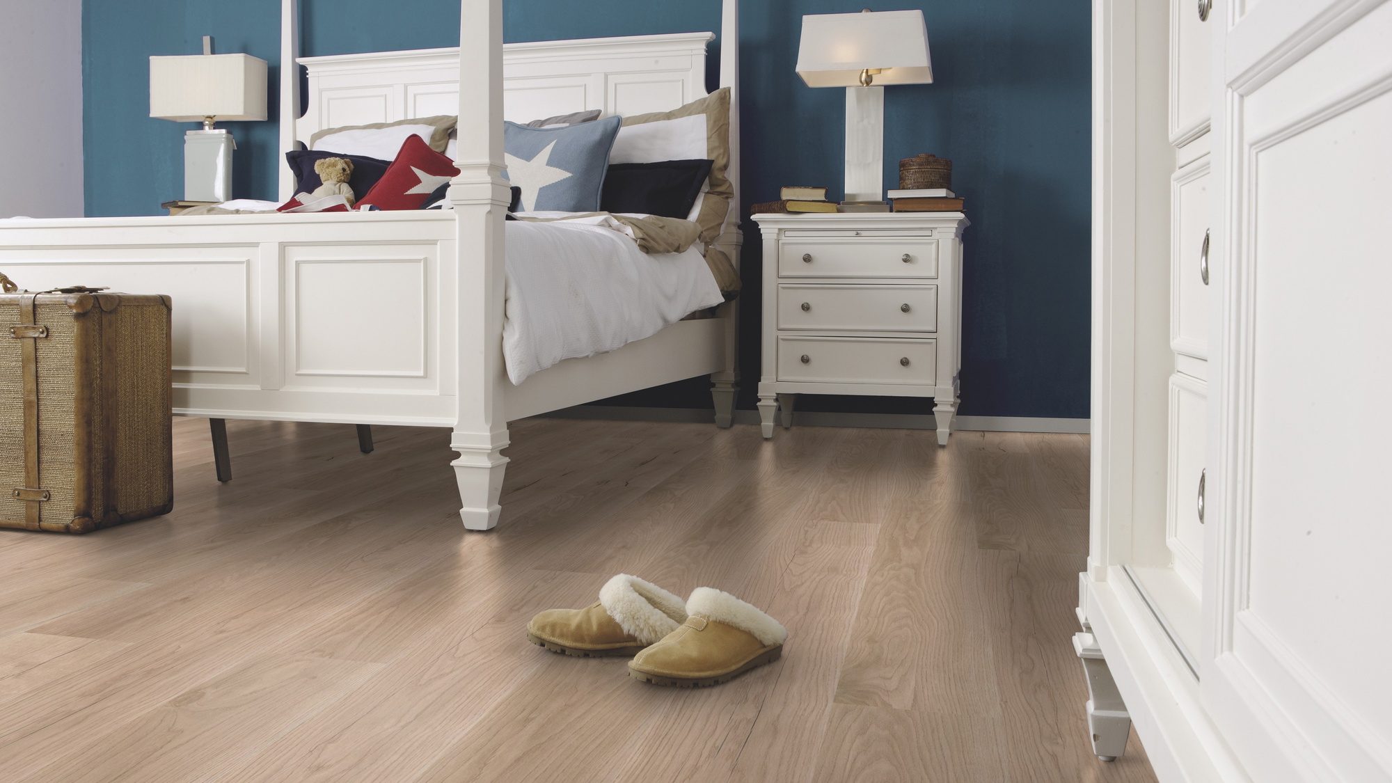 Milieubild Schlafzimmer im Landhaus-Stil - wineo Klebe-Bioboden PURLINE wineo 1000 wood L Comfort Oak Sand Milieubild Schlafzimmer im Landhaus-Stil - wineo PL298R