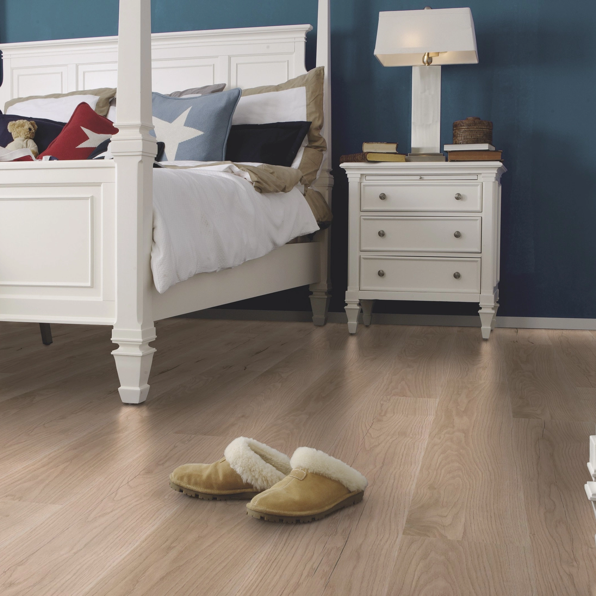 Milieubild Schlafzimmer im Landhaus-Stil - wineo Klebe-Bioboden PURLINE wineo 1000 wood L Comfort Oak Sand Milieubild Schlafzimmer im Landhaus-Stil - wineo PL298R