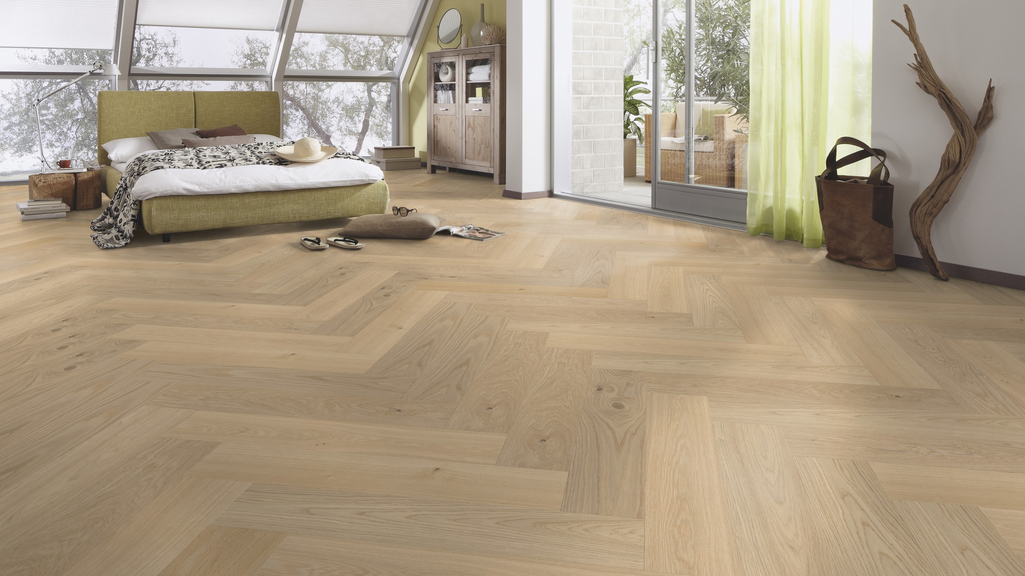Milieubild Schlafzimmer im modernen Dachgeschoss - MEISTER Holzboden HS 500 Lindura Eiche classic Alabaster Milieubild Schlafzimmer im modernen Dachgeschoss - MEISTER 500010-0700140-08929