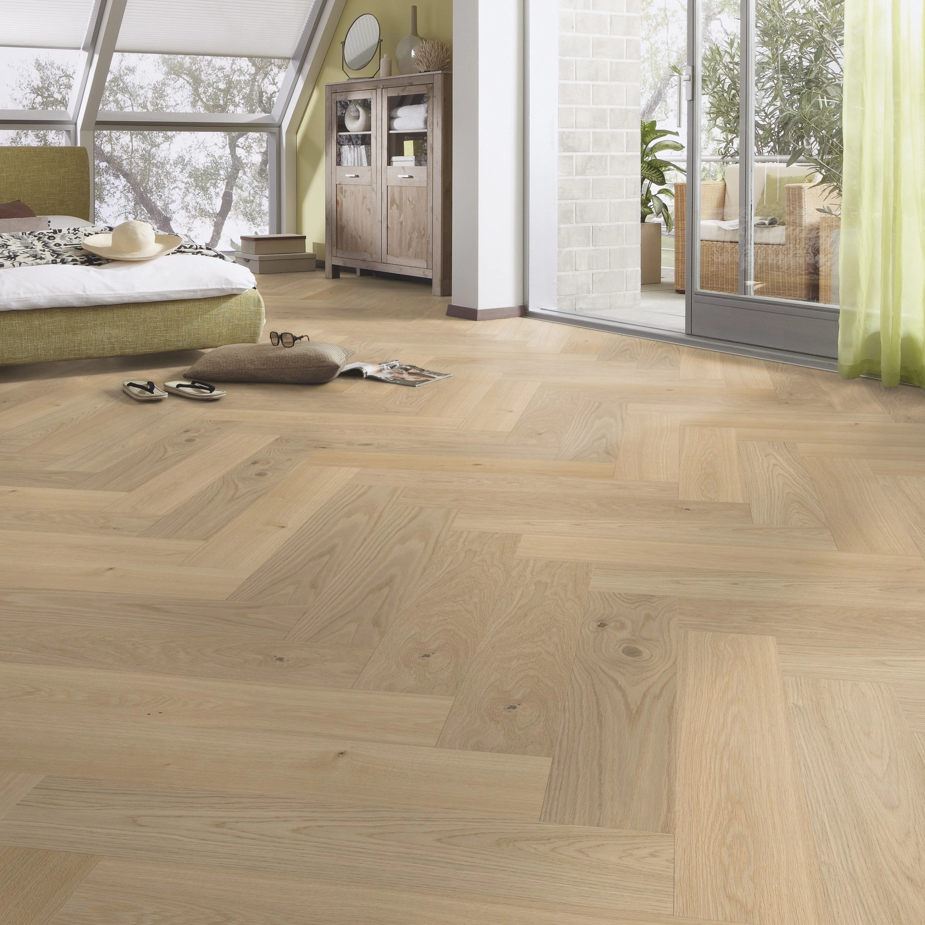 Milieubild Schlafzimmer im modernen Dachgeschoss - MEISTER Holzboden HS 500 Lindura Eiche classic Alabaster Milieubild Schlafzimmer im modernen Dachgeschoss - MEISTER 500010-0700140-08929