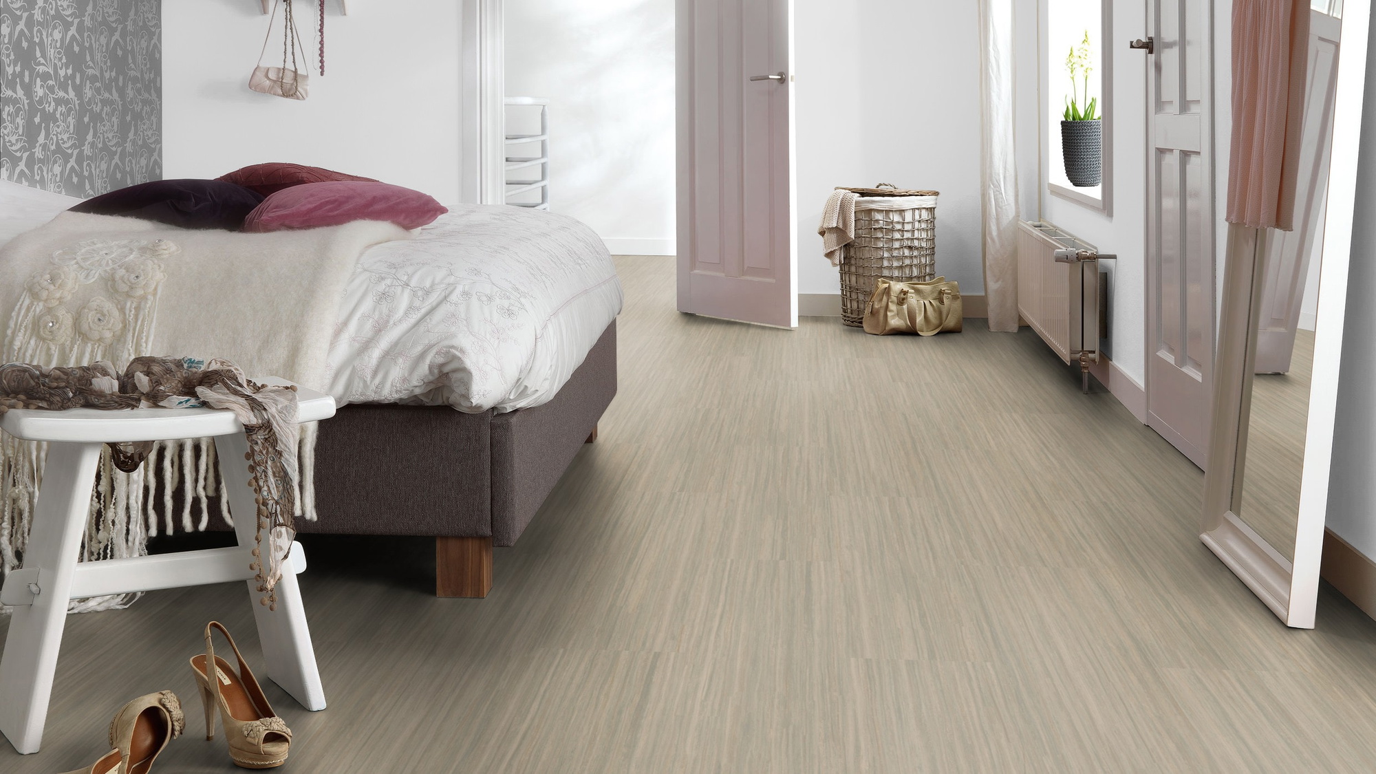 Milieubild Schlafzimmer mit Hocker - Forbo Flooring 253741