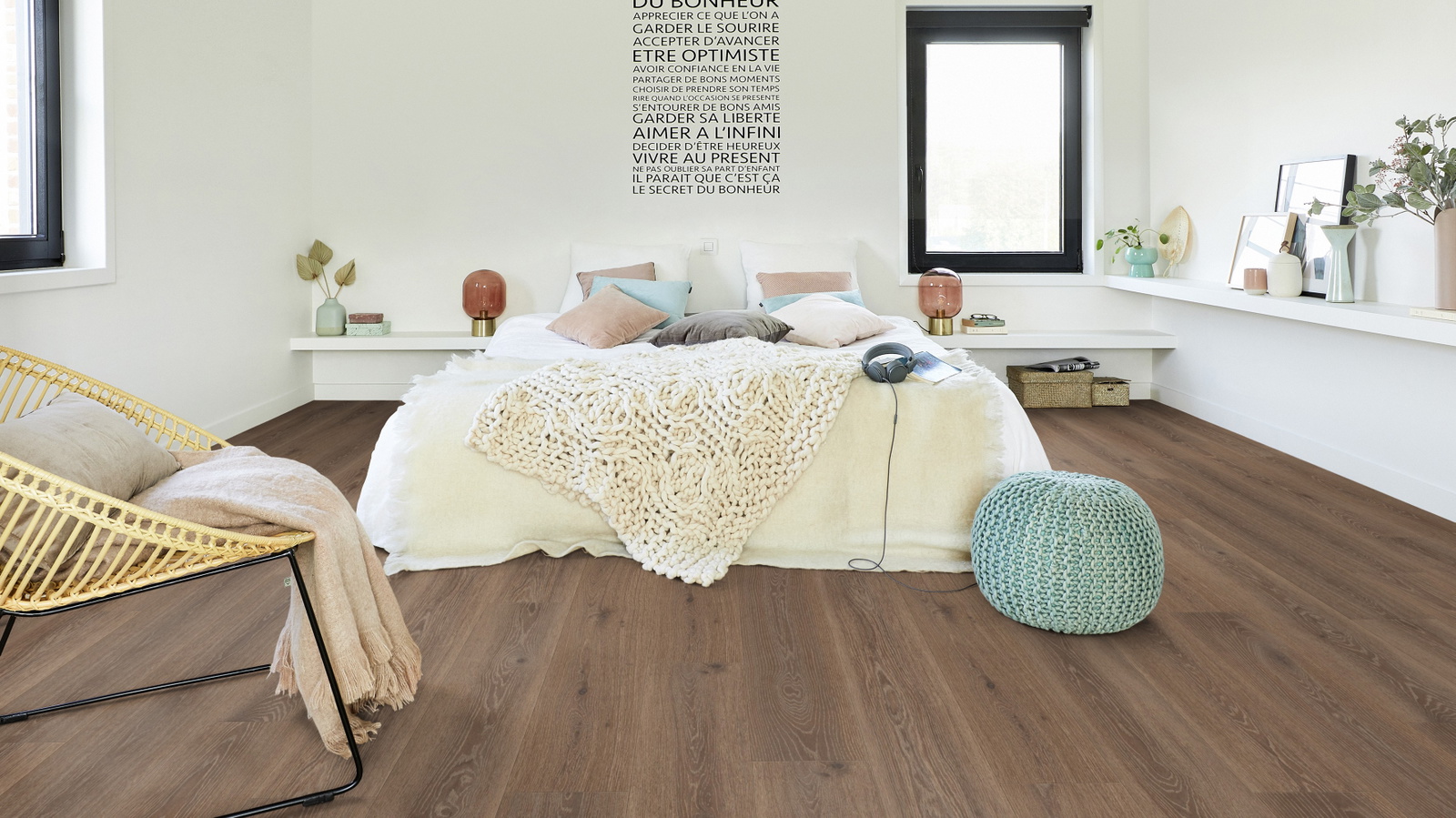 Milieubild Modernes Schlafzimmer - Bett mit Stuhl - Tarkett 260053009