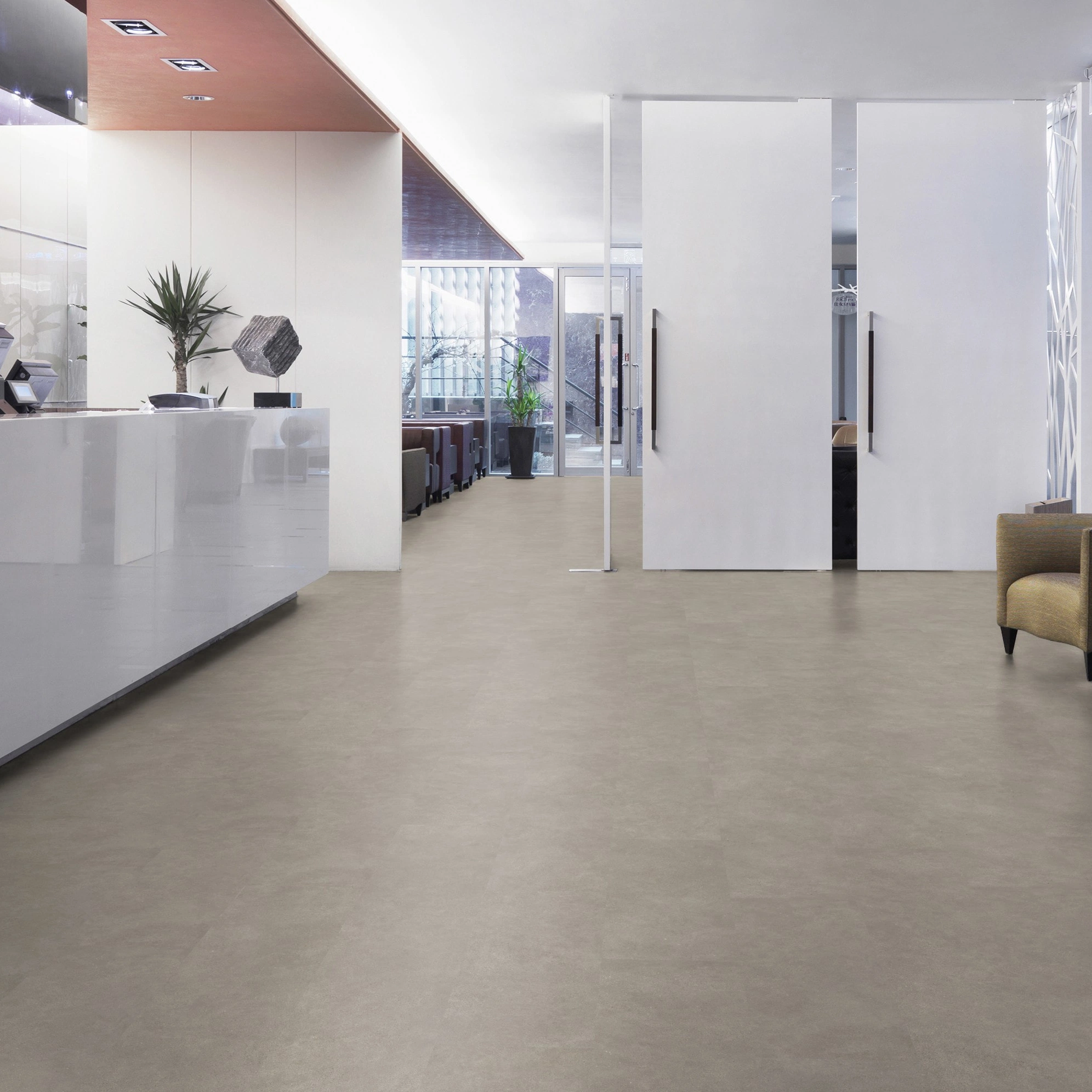 Milieubild Hotel Eingangsbereich mit Rezeption - Wicanders Wise HDF Klick-Designboden stone Natural Microcement Milieubild Hotel Eingangsbereich mit Rezeption - Wicanders Wise 80003907